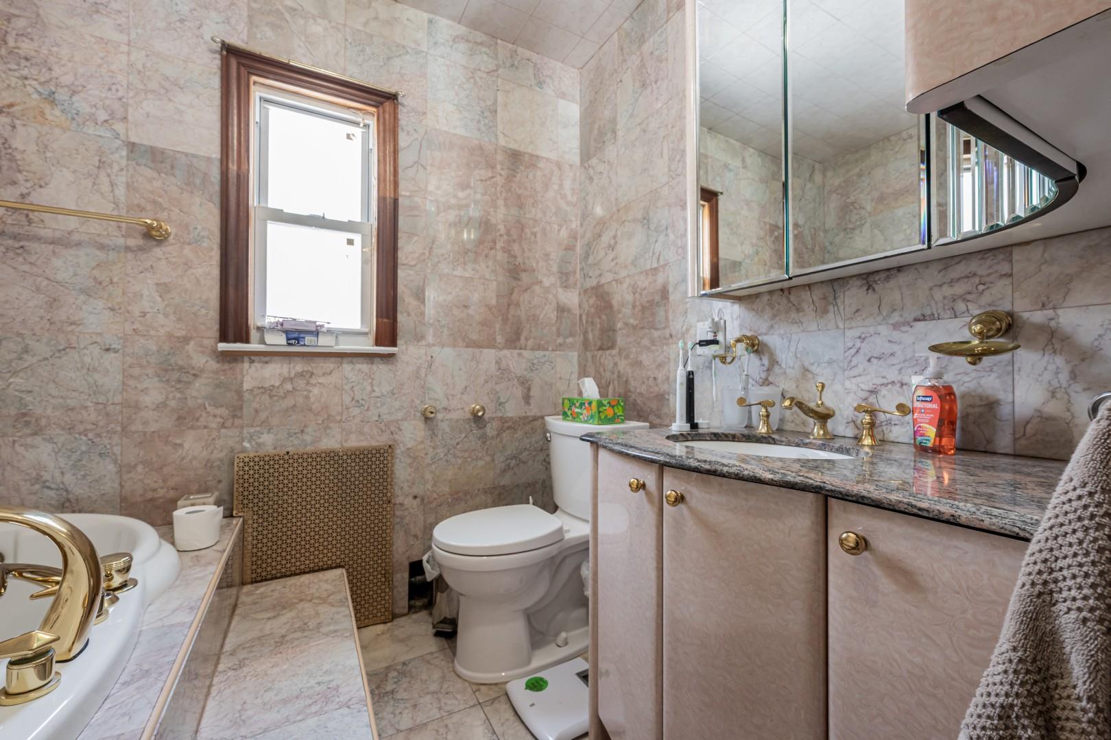 7562 177th Street, Fresh Meadows, NY 11366