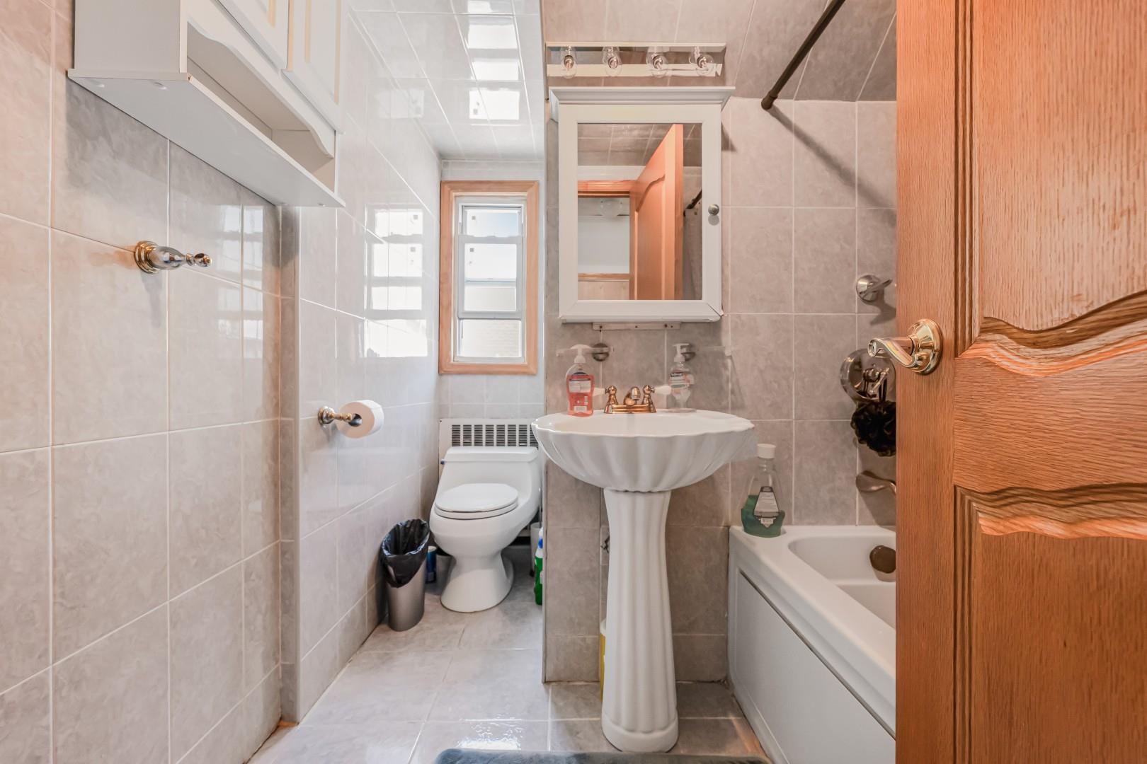 7562 177th Street, Fresh Meadows, NY 11366