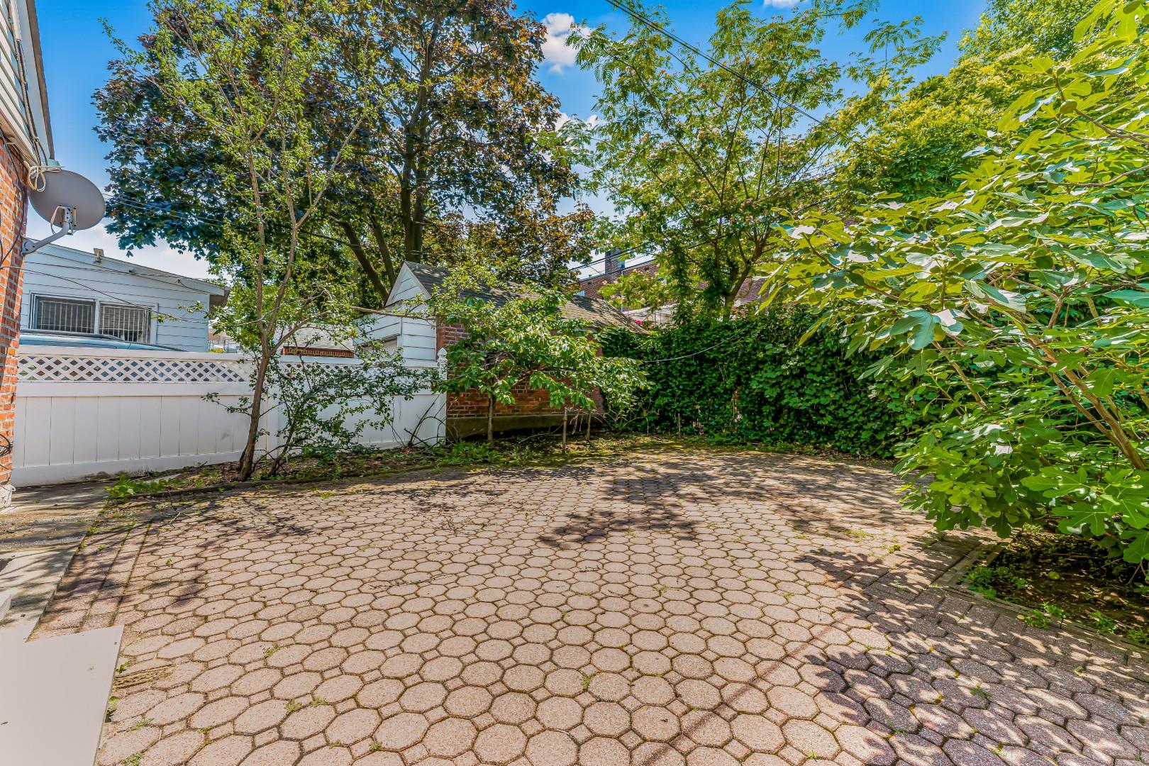 7562 177th Street, Fresh Meadows, NY 11366