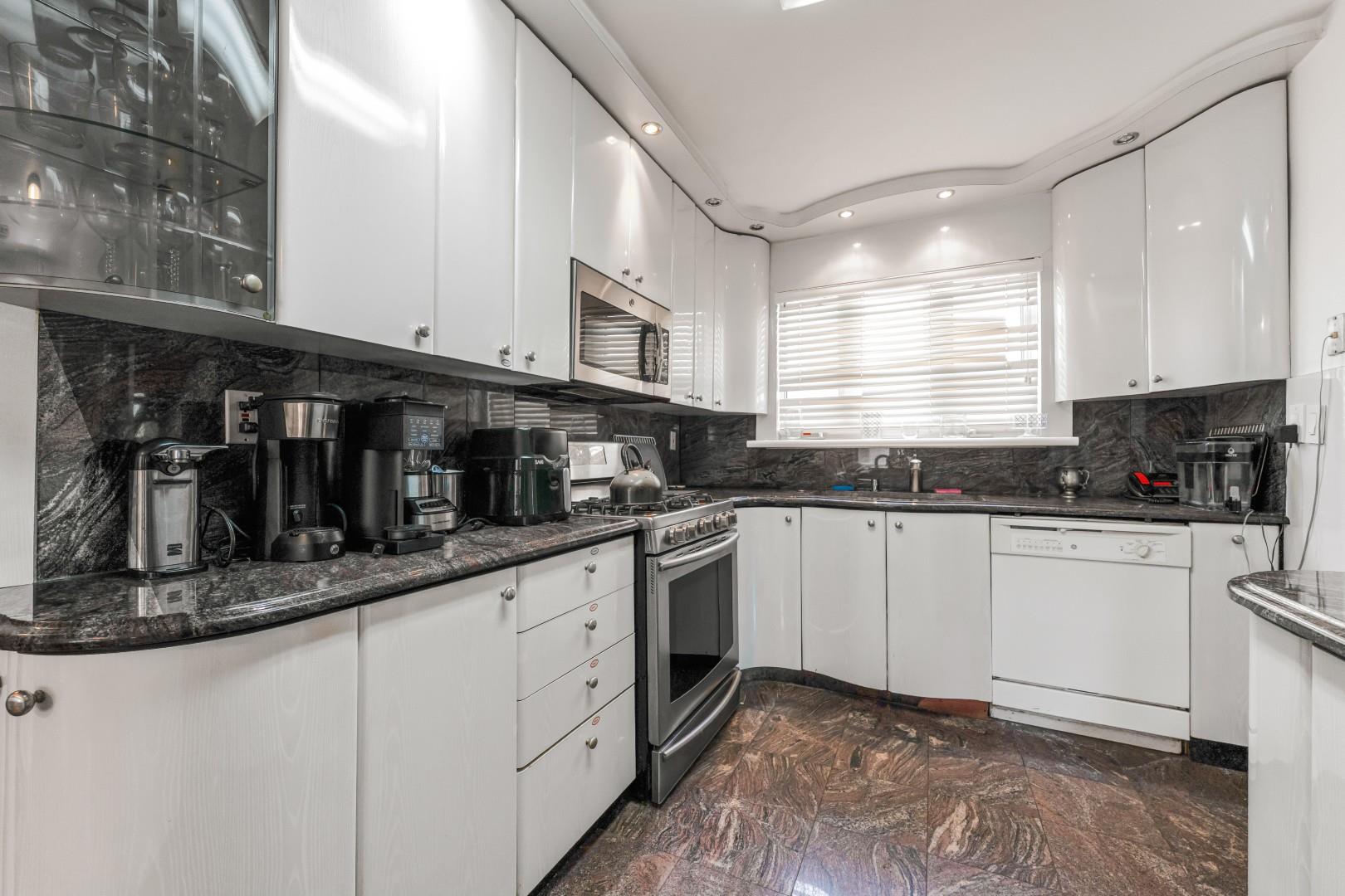 7562 177th Street, Fresh Meadows, NY 11366