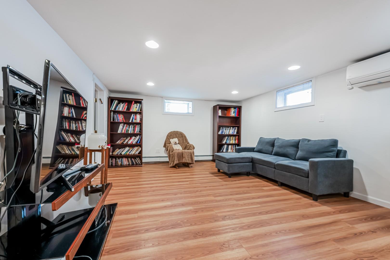 7562 177th Street, Fresh Meadows, NY 11366