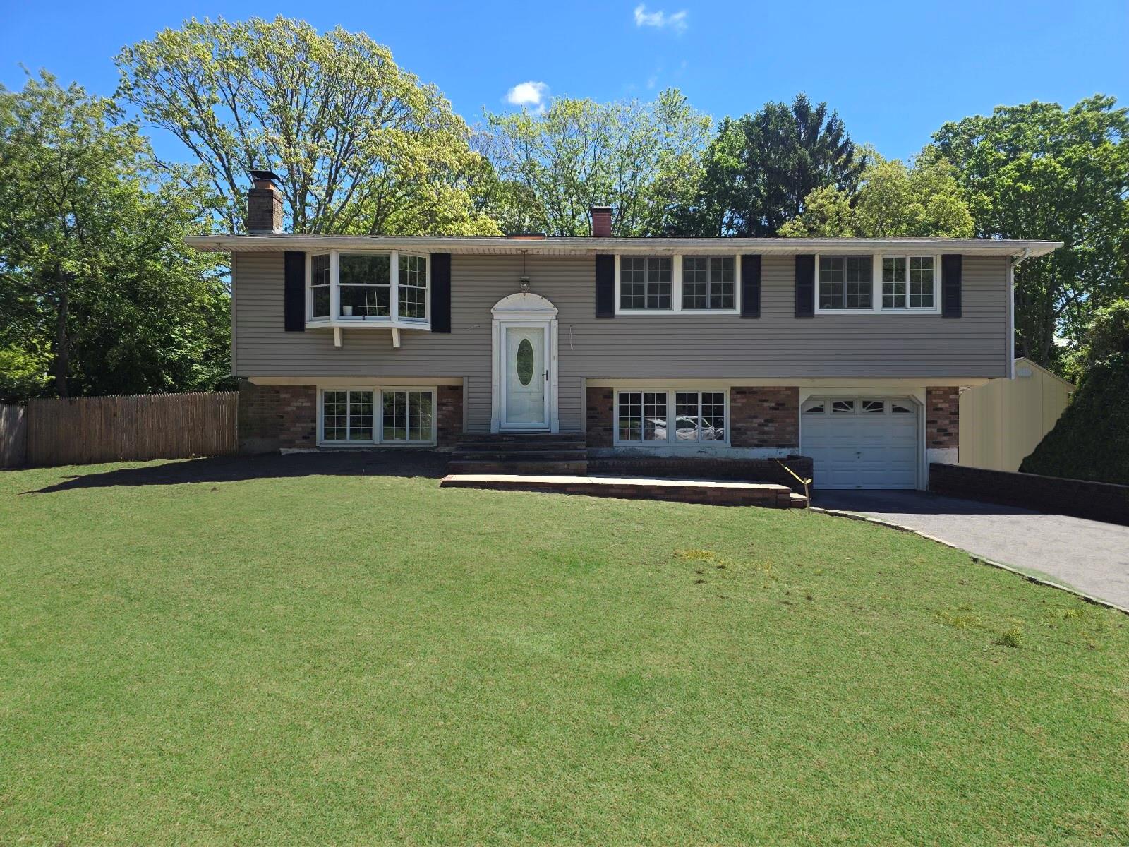 53 Fireside Lane, East Setauket, NY 11733
