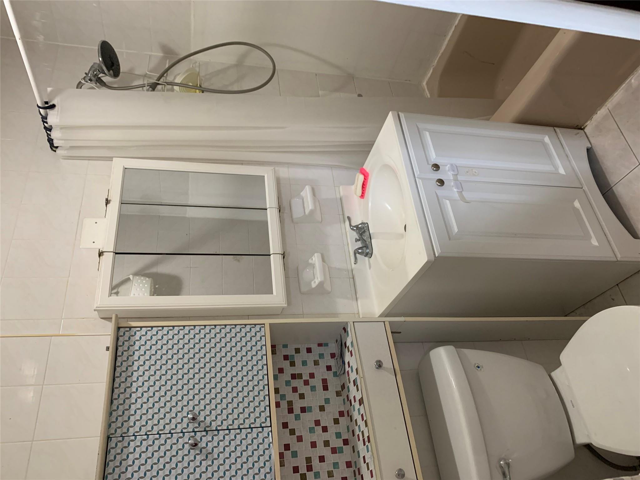 164-22 73rd Ave, Fresh Meadows, NY 11366