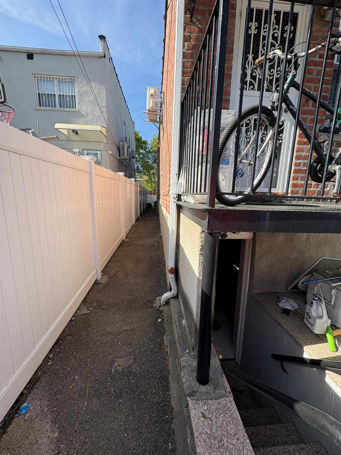 164-22 73rd Ave, Fresh Meadows, NY 11366