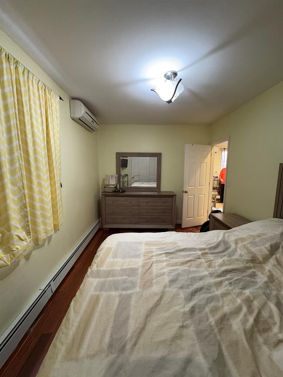 164-22 73rd Ave, Fresh Meadows, NY 11366