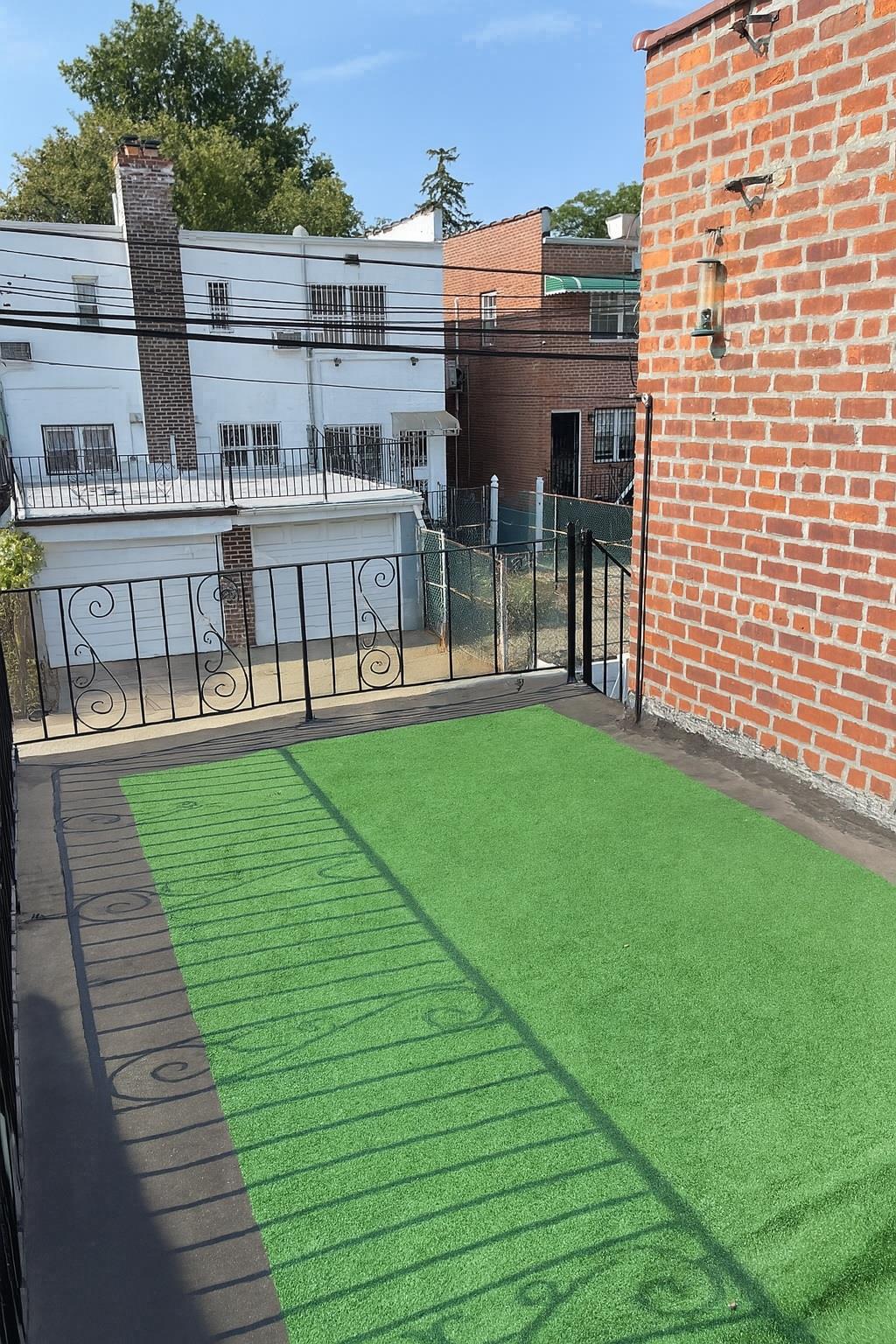 164-22 73rd Ave, Fresh Meadows, NY 11366