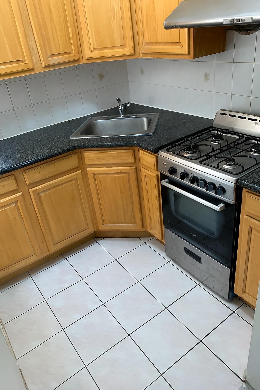 164-22 73rd Ave, Fresh Meadows, NY 11366