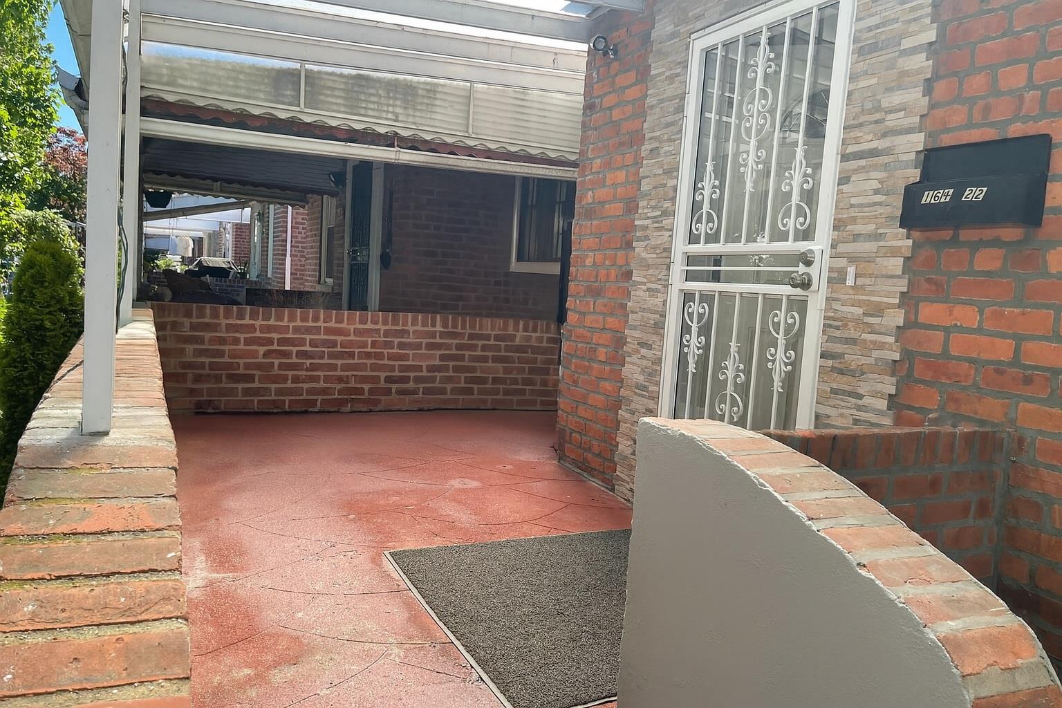 164-22 73rd Ave, Fresh Meadows, NY 11366