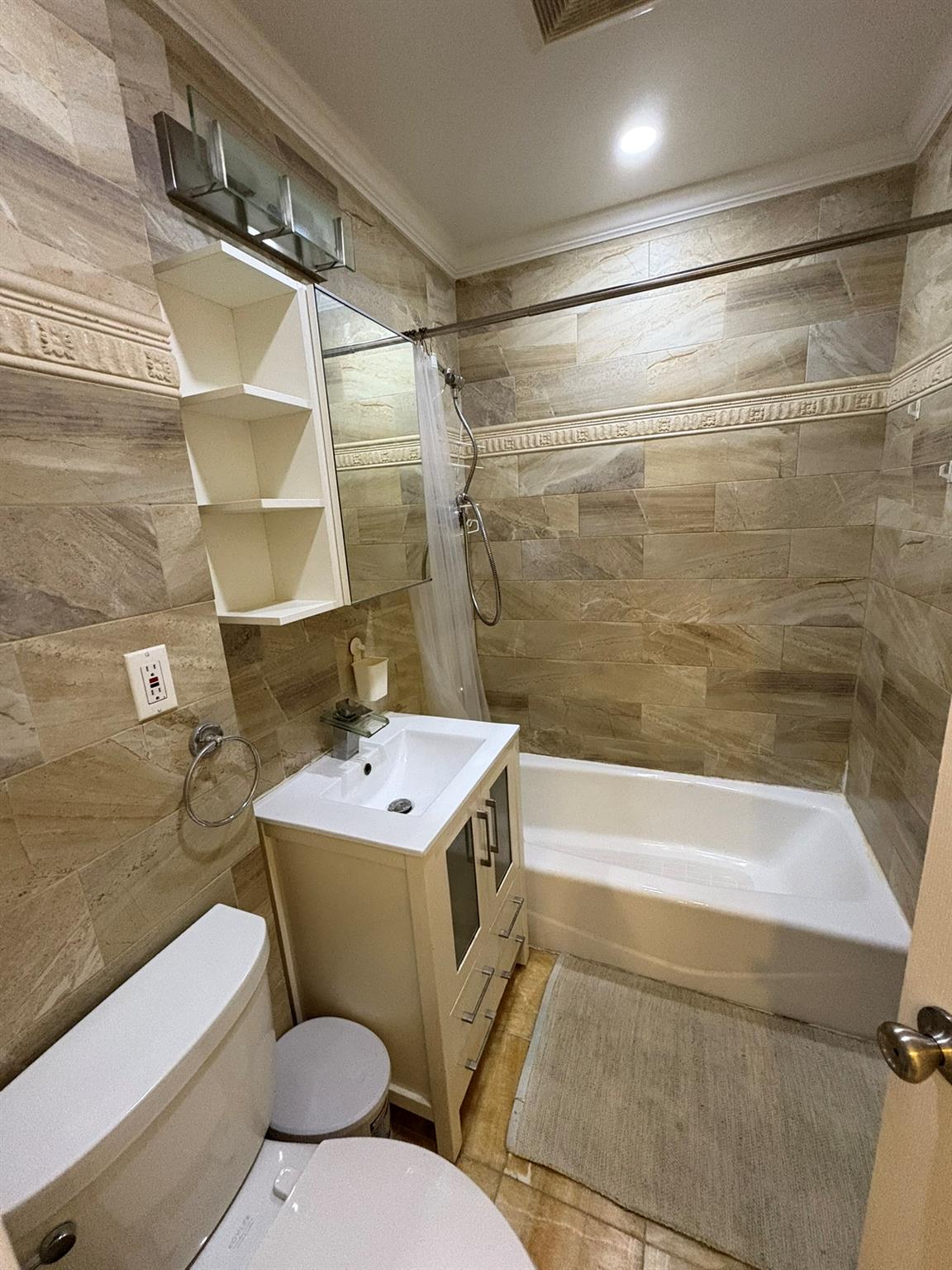 164-22 73rd Ave, Fresh Meadows, NY 11366