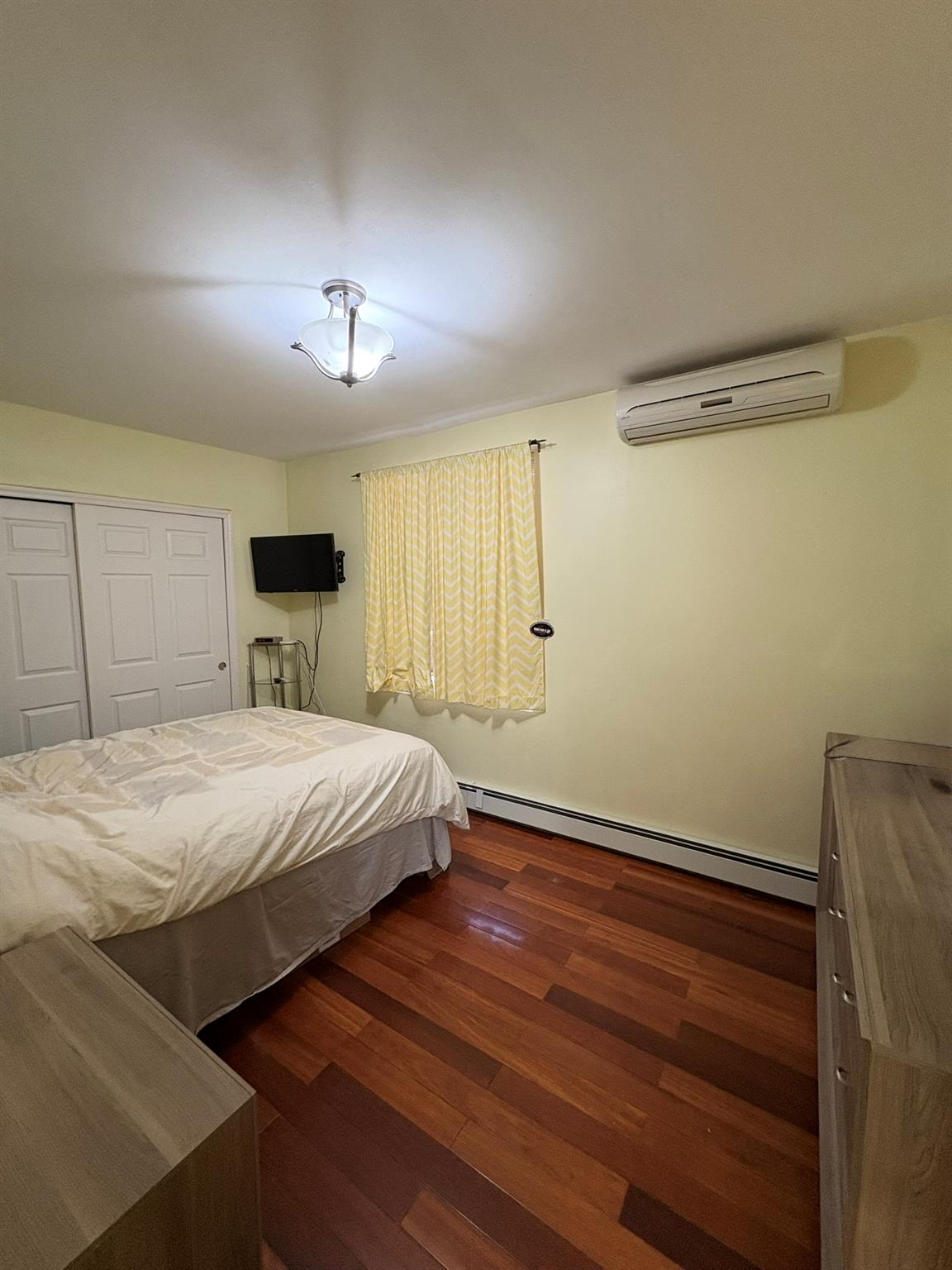 164-22 73rd Ave, Fresh Meadows, NY 11366