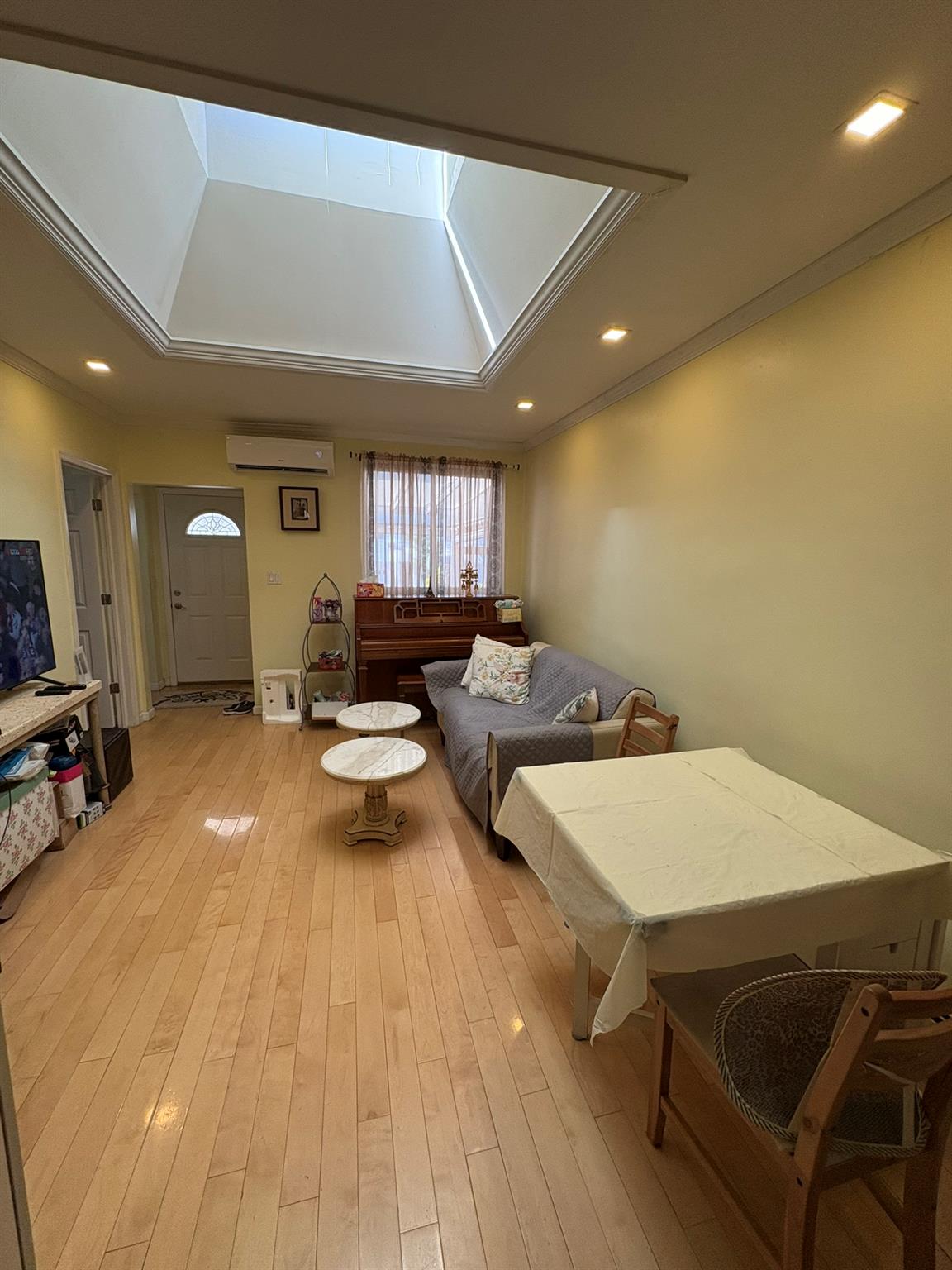 164-22 73rd Ave, Fresh Meadows, NY 11366