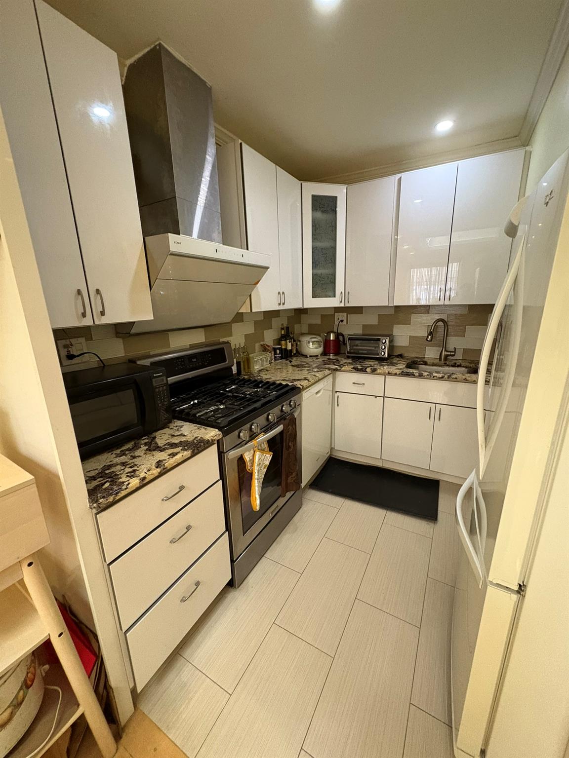 164-22 73rd Ave, Fresh Meadows, NY 11366