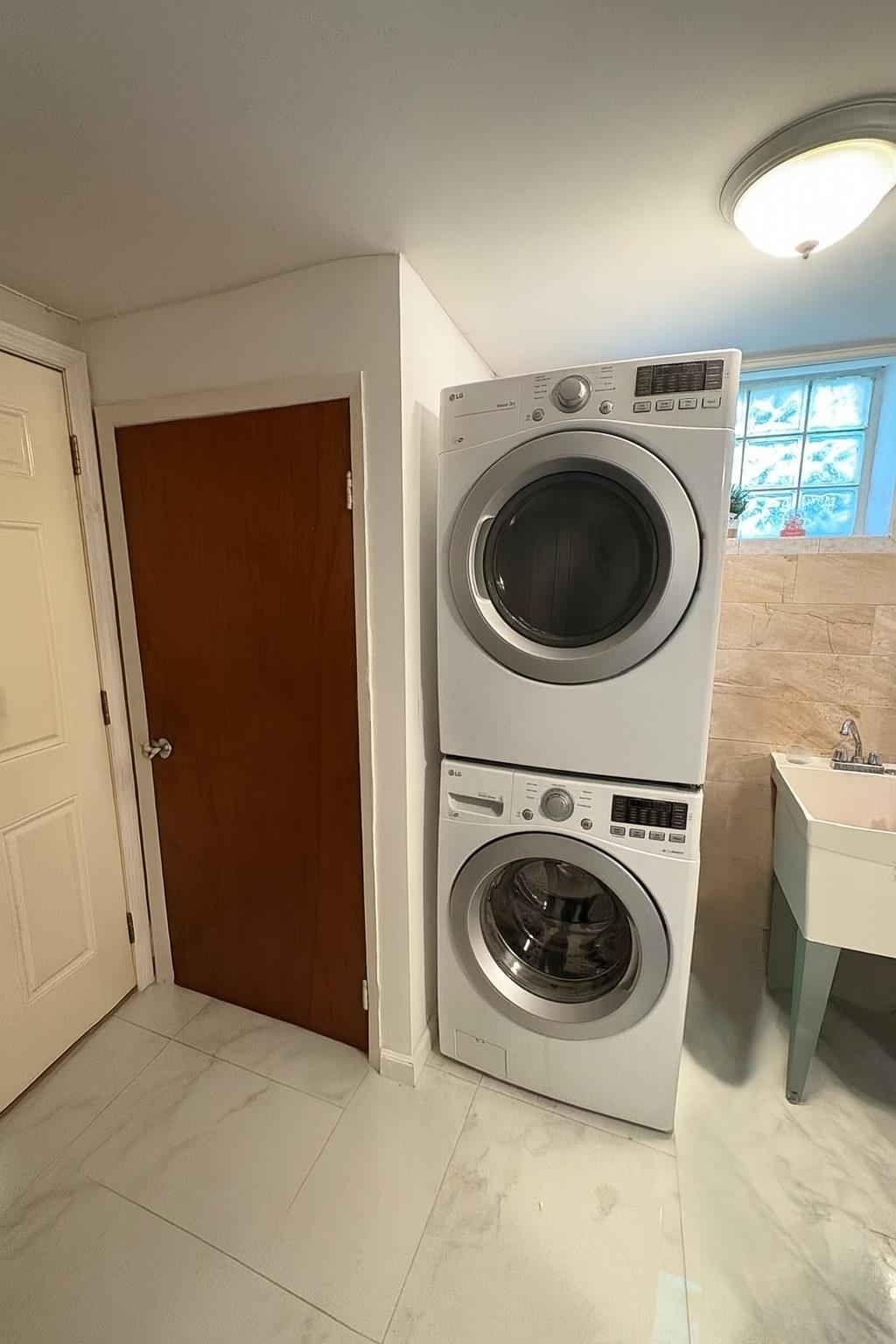 164-22 73rd Ave, Fresh Meadows, NY 11366