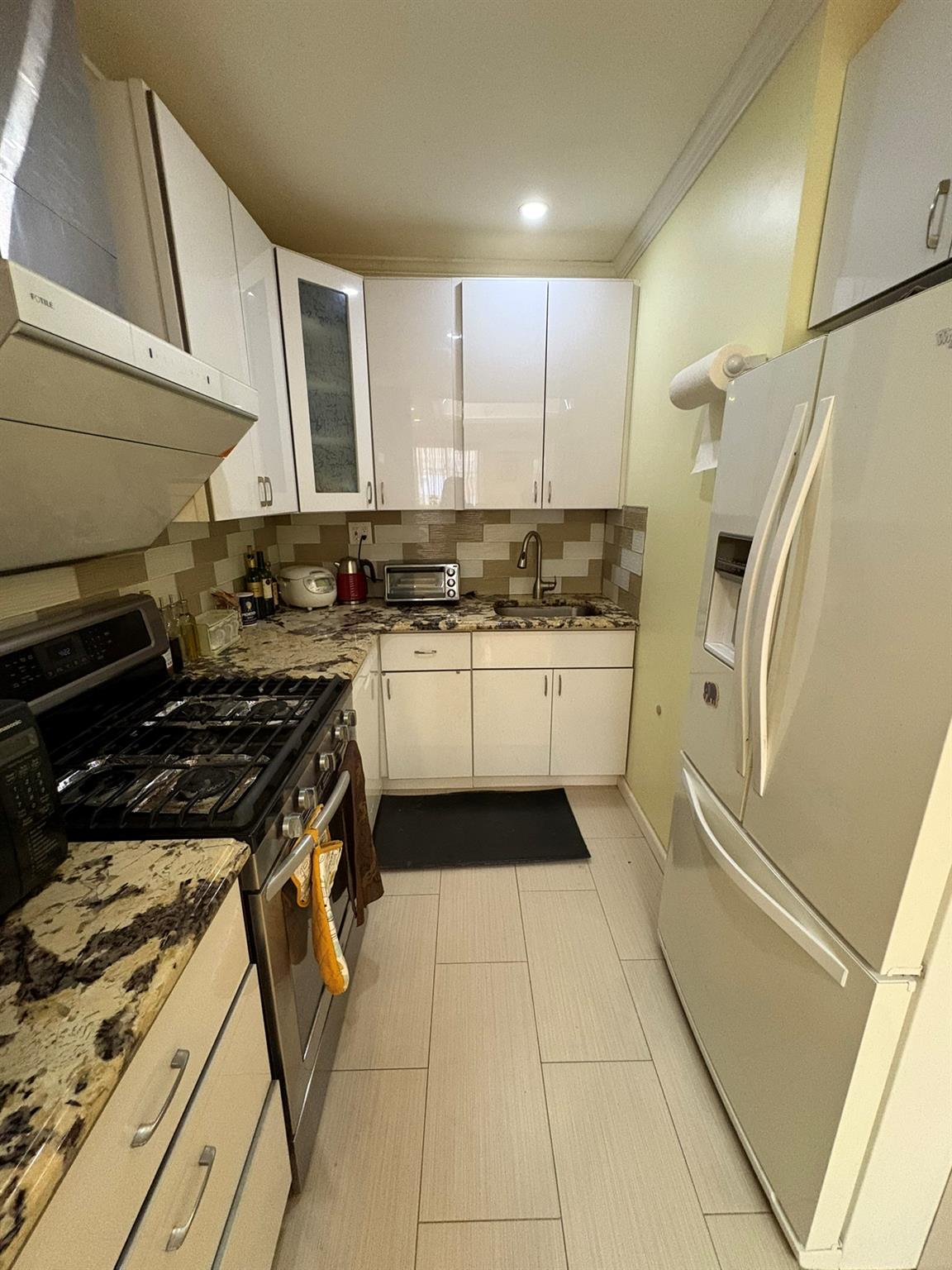 164-22 73rd Ave, Fresh Meadows, NY 11366