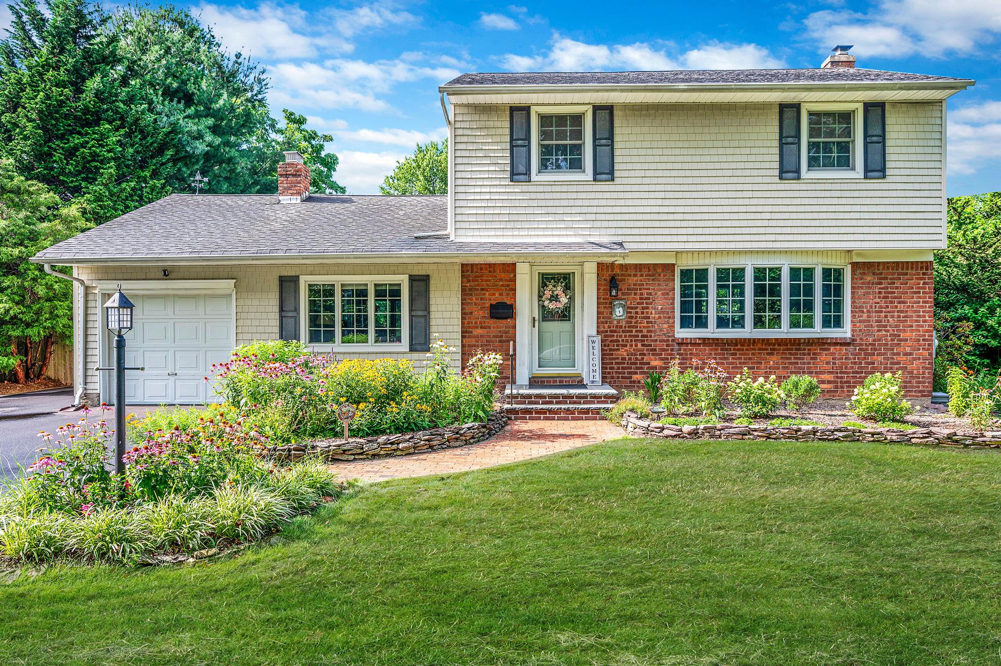 5 Amalia Lane, Commack, NY 11725