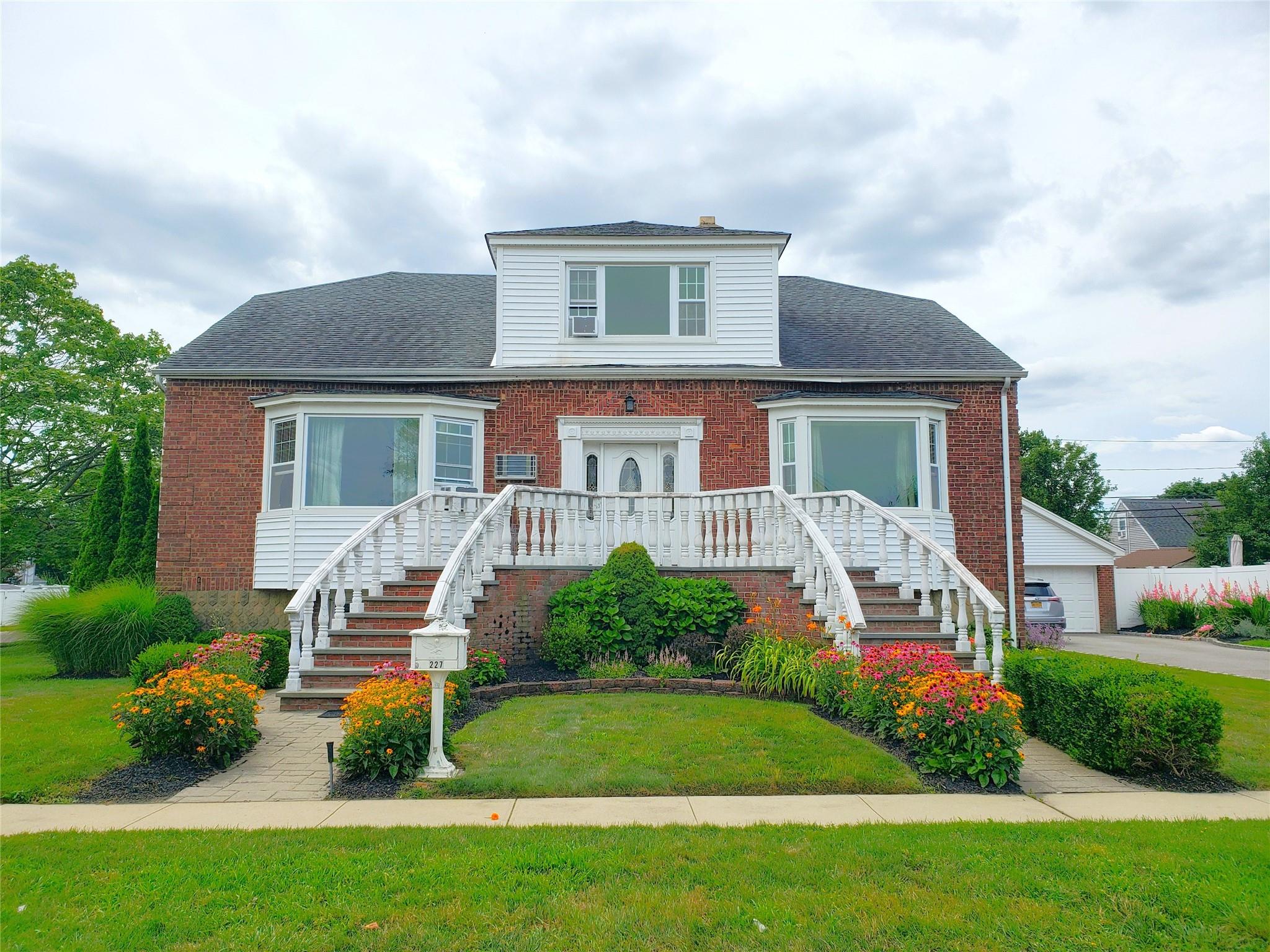 227 Venetian Boulevard, Lindenhurst, NY 11757
