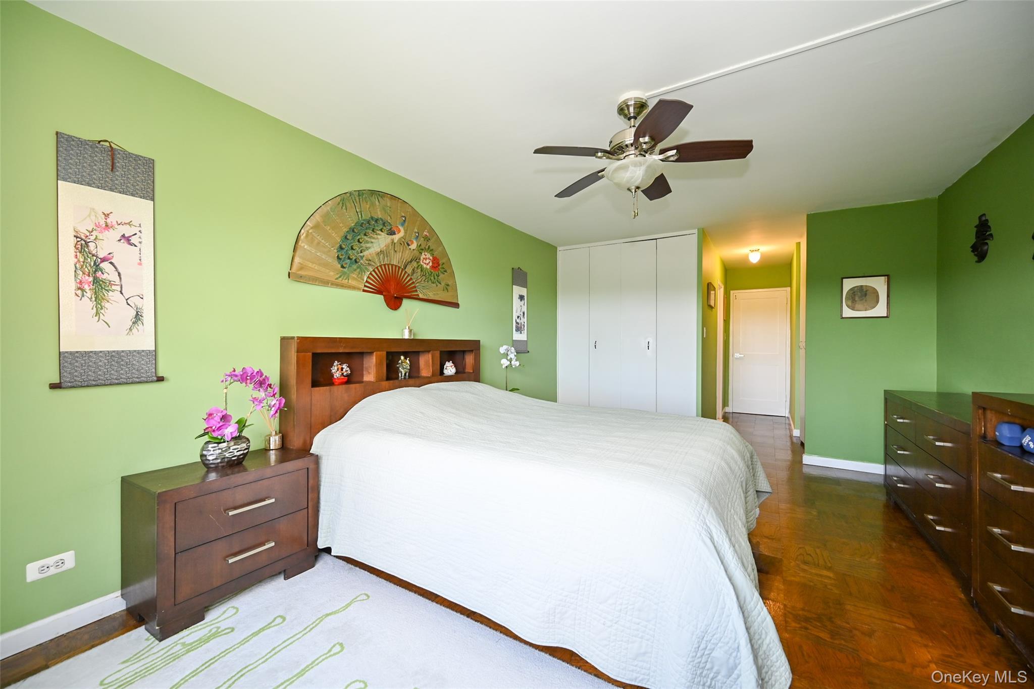 61-20 Grand Central Parkway # B 803, Forest Hills, NY 11375