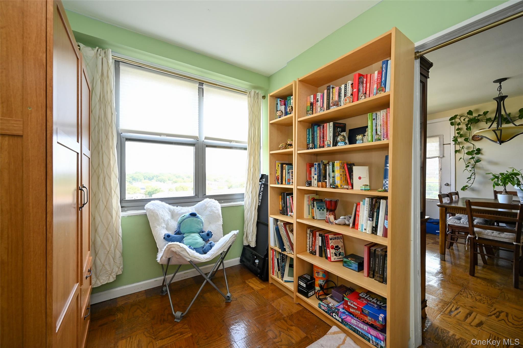 61-20 Grand Central Parkway # B 803, Forest Hills, NY 11375