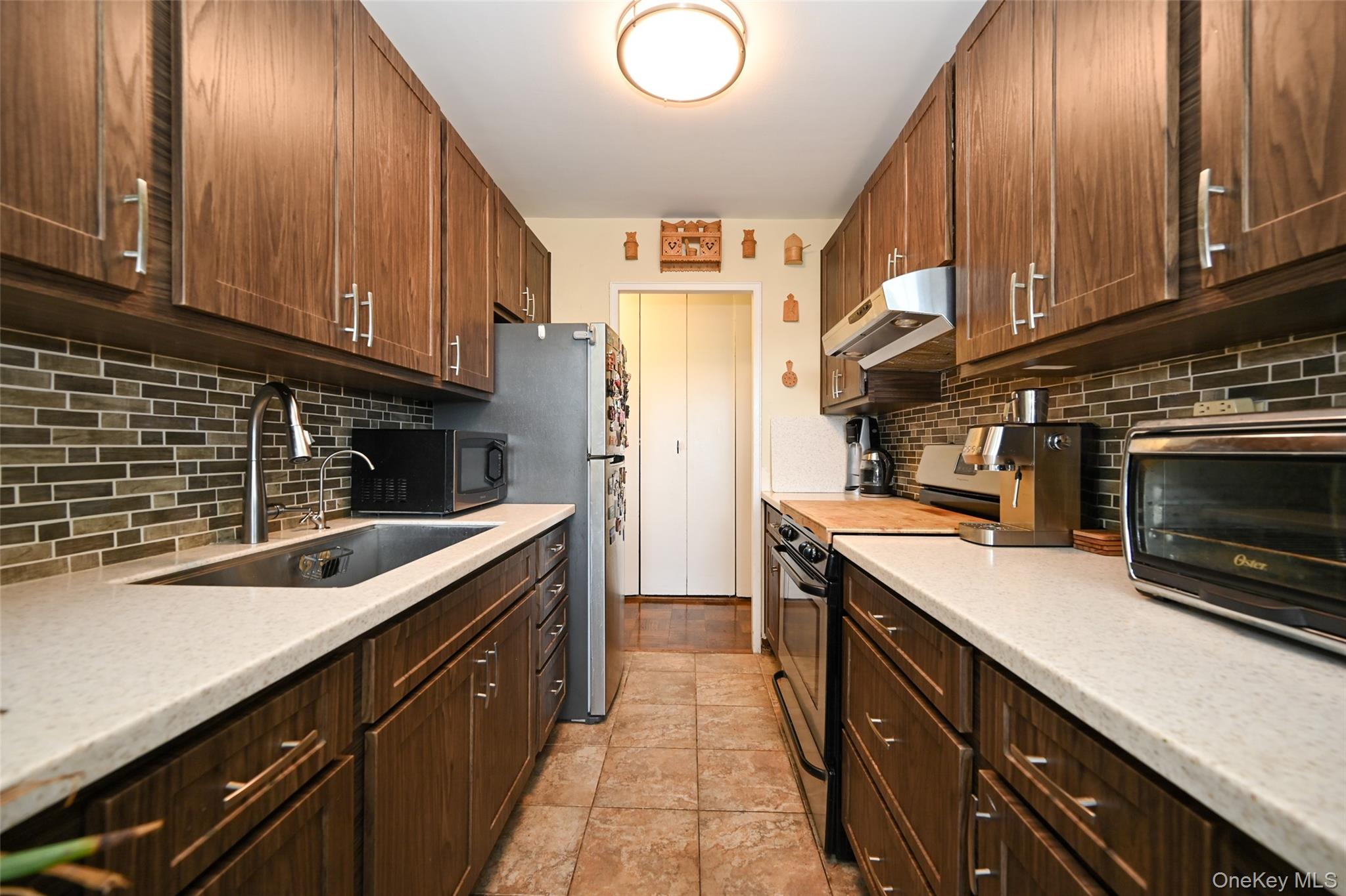 61-20 Grand Central Parkway # B 803, Forest Hills, NY 11375