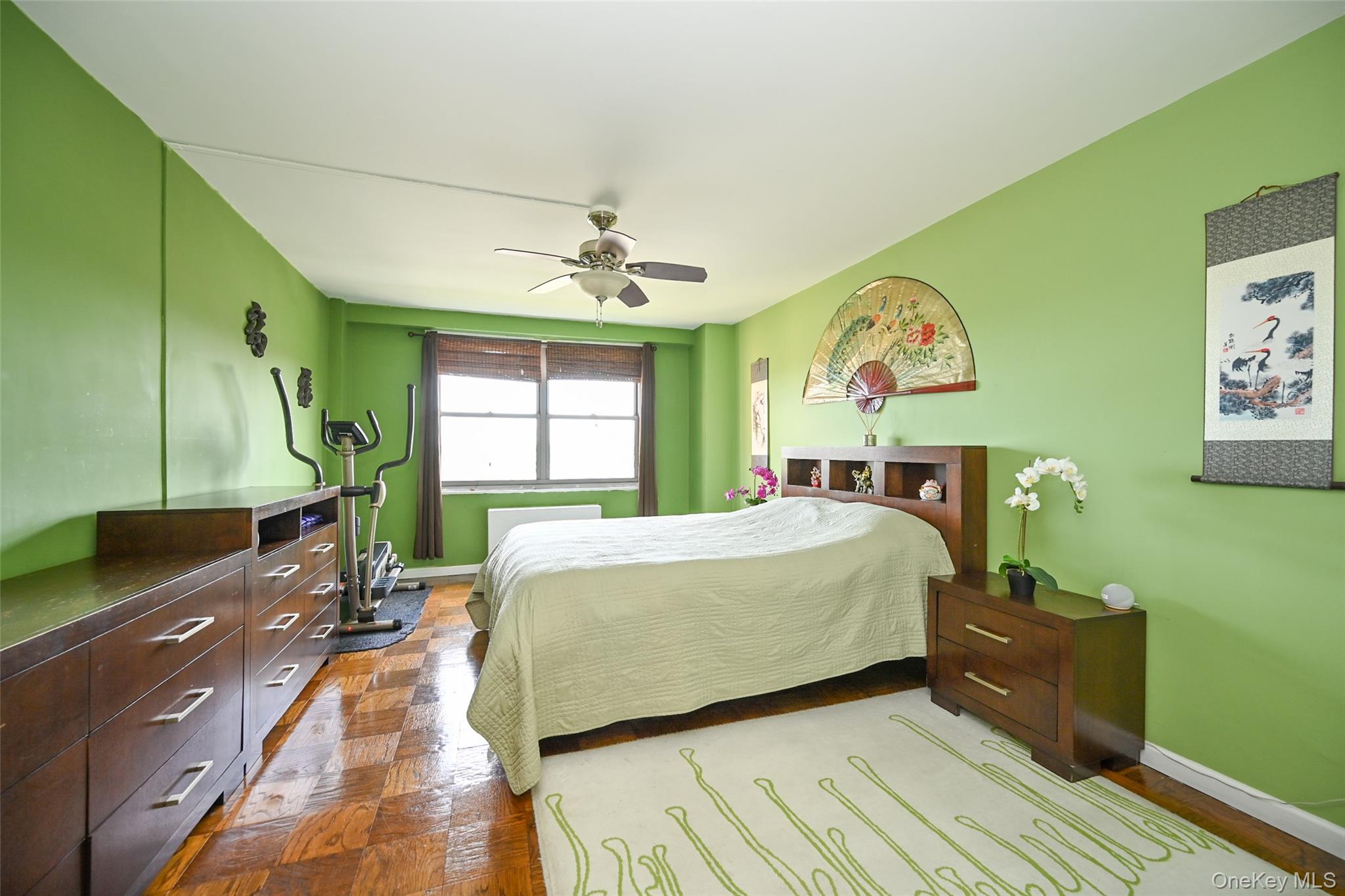 61-20 Grand Central Parkway # B 803, Forest Hills, NY 11375