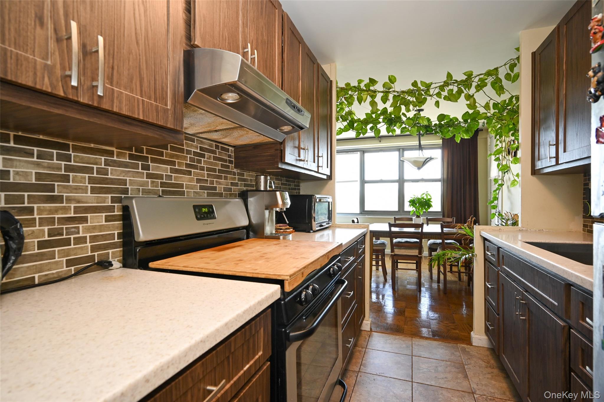 61-20 Grand Central Parkway # B 803, Forest Hills, NY 11375