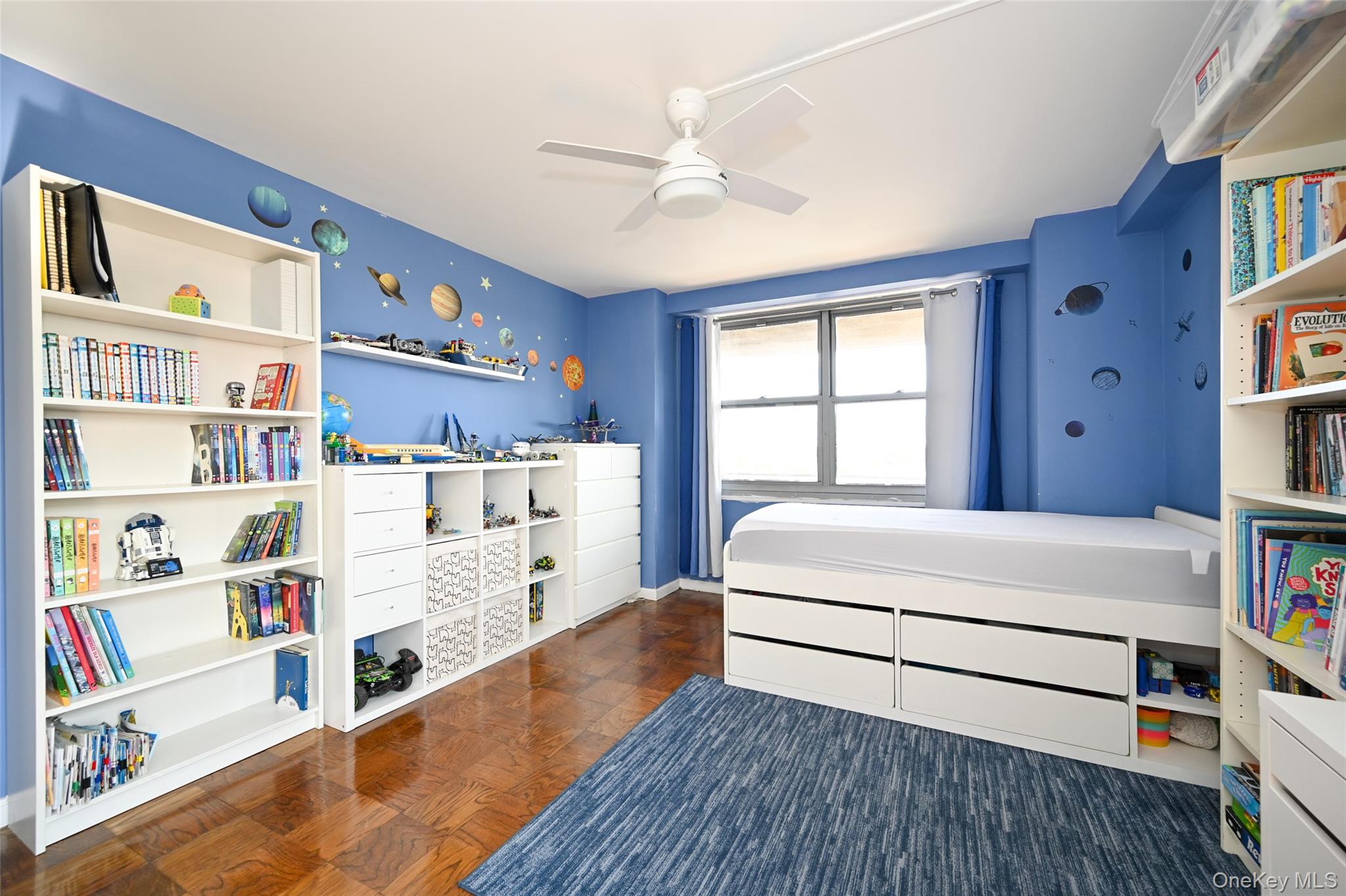 61-20 Grand Central Parkway # B 803, Forest Hills, NY 11375