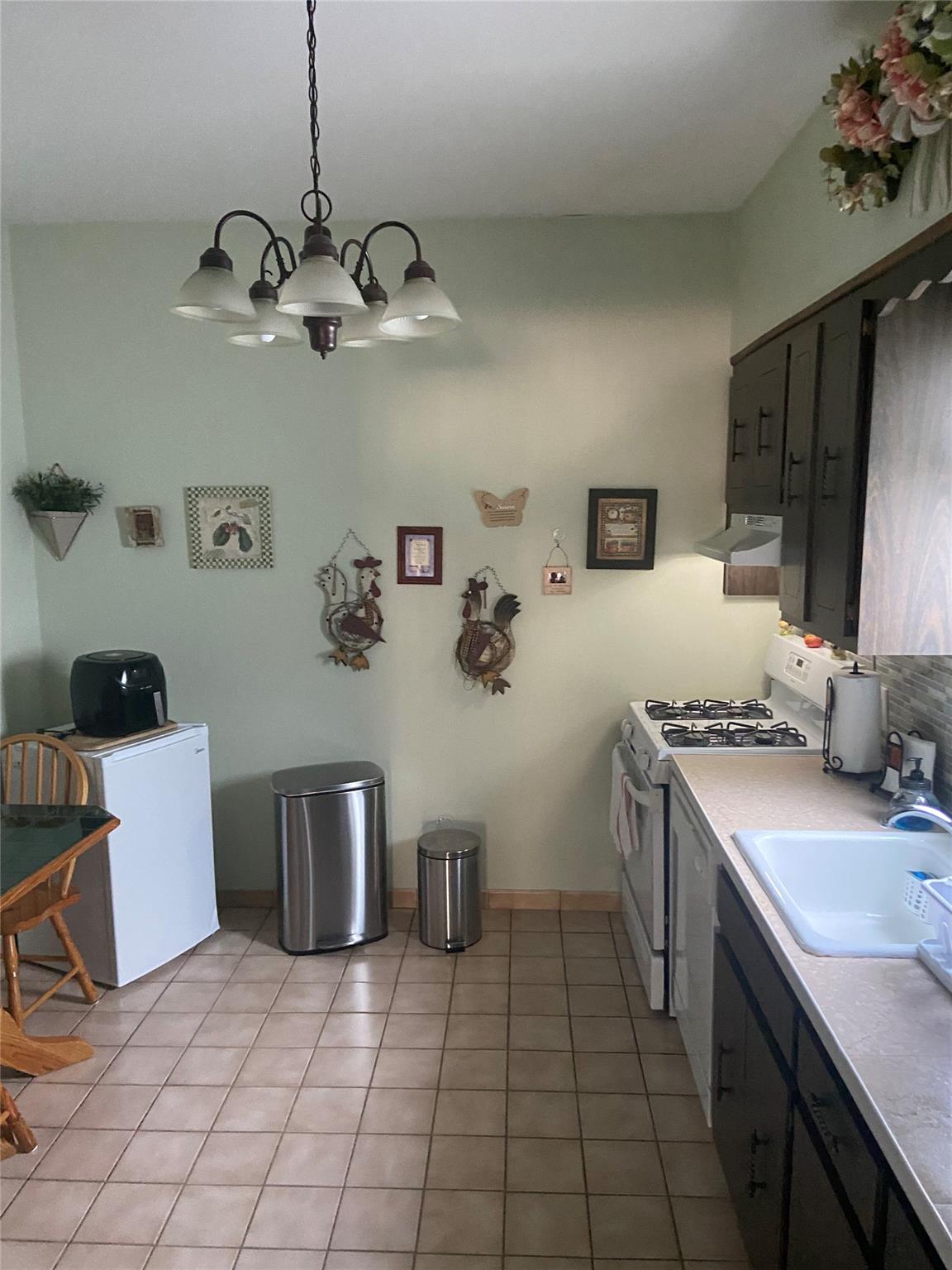 7823 85th Street, Glendale, NY 11385