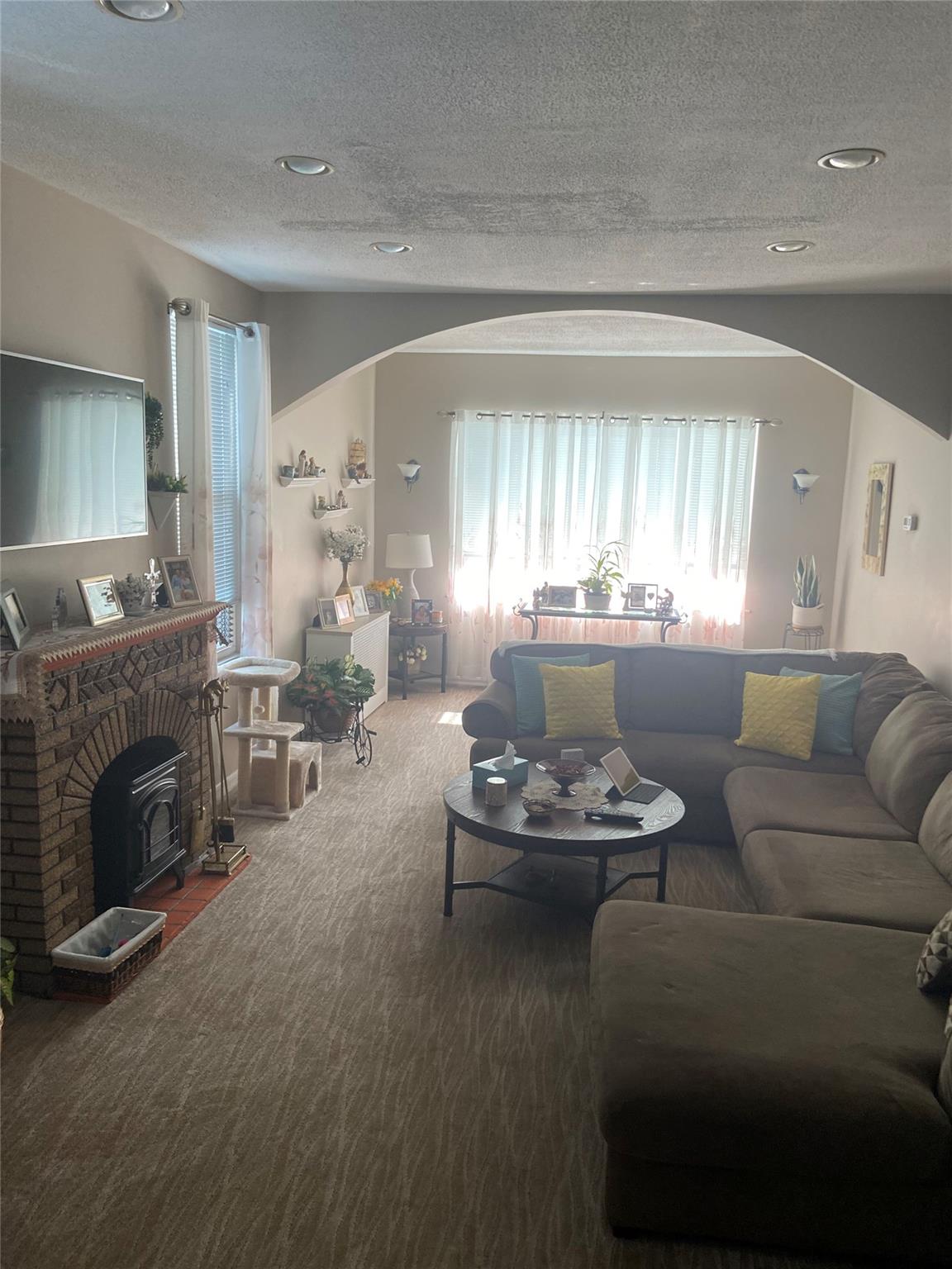 7823 85th Street, Glendale, NY 11385