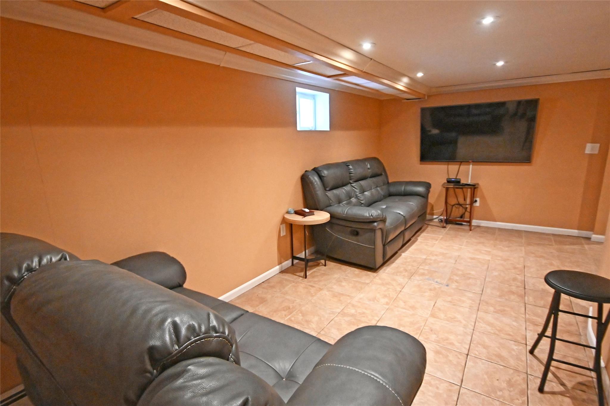 7823 85th Street, Glendale, NY 11385