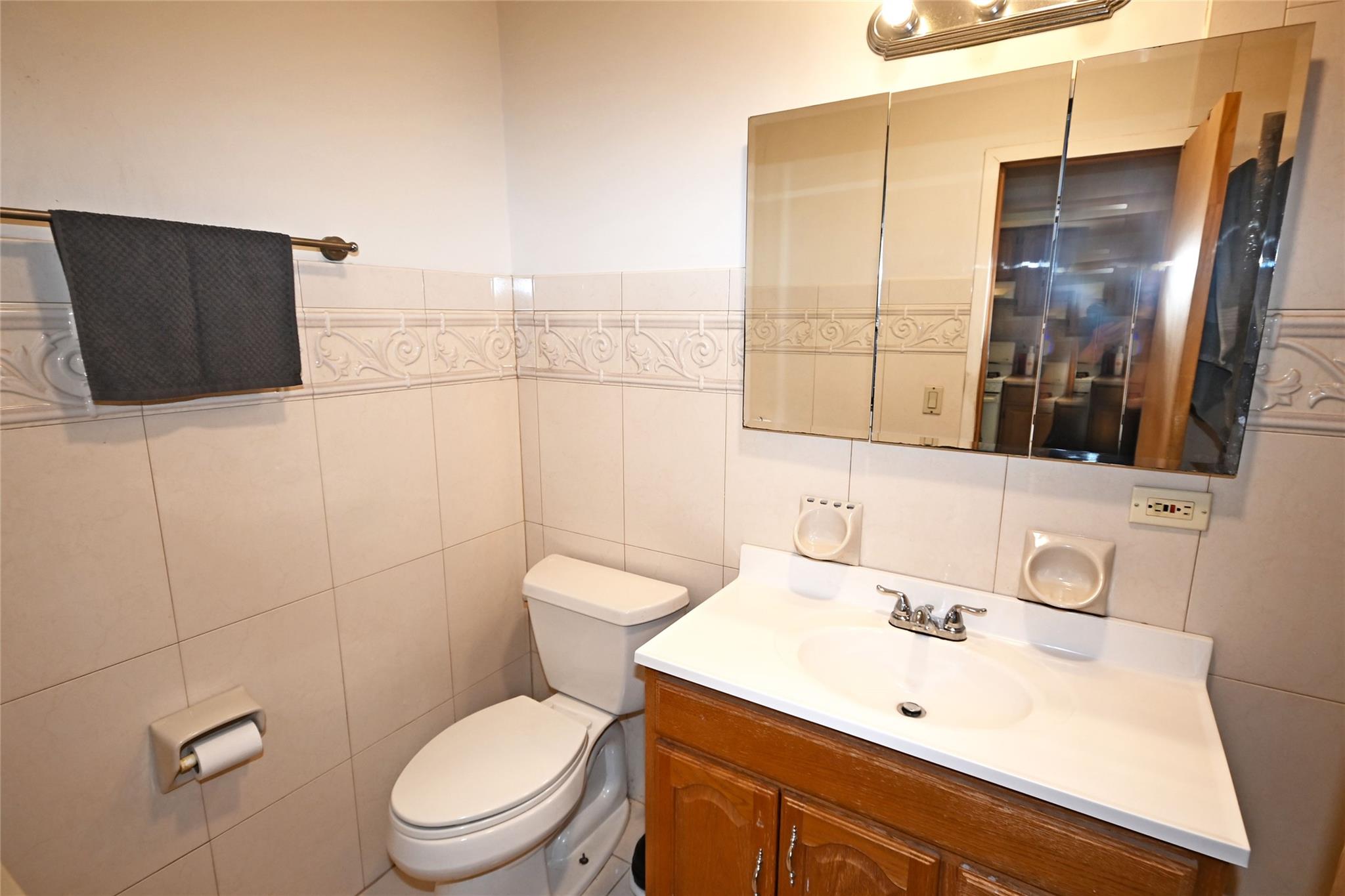 7823 85th Street, Glendale, NY 11385