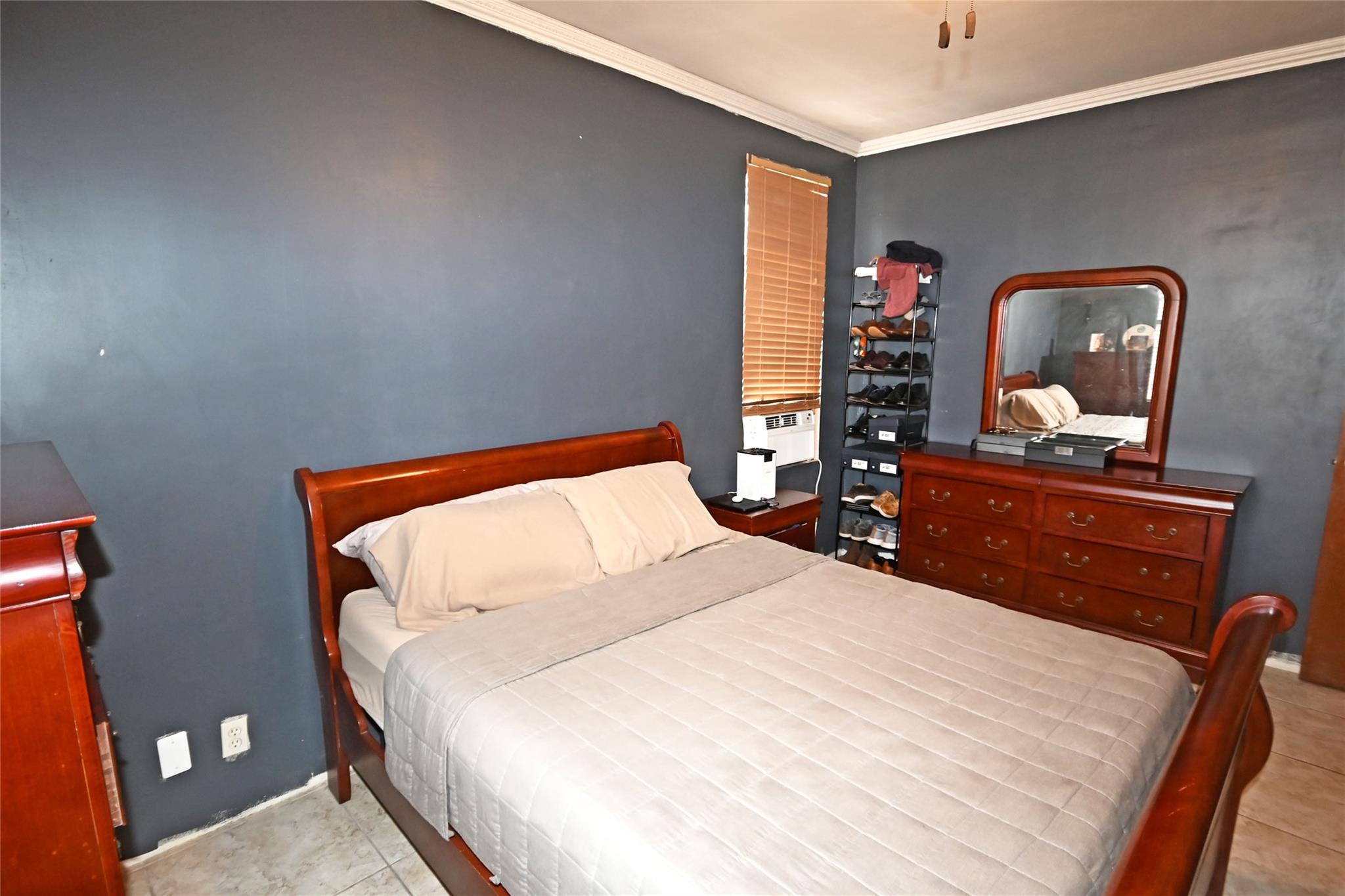 7823 85th Street, Glendale, NY 11385