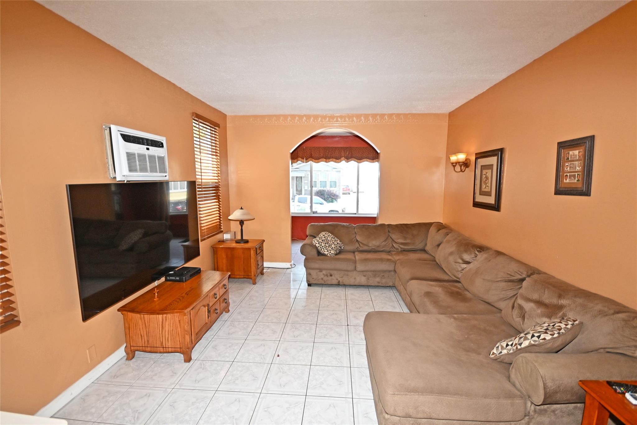 7823 85th Street, Glendale, NY 11385