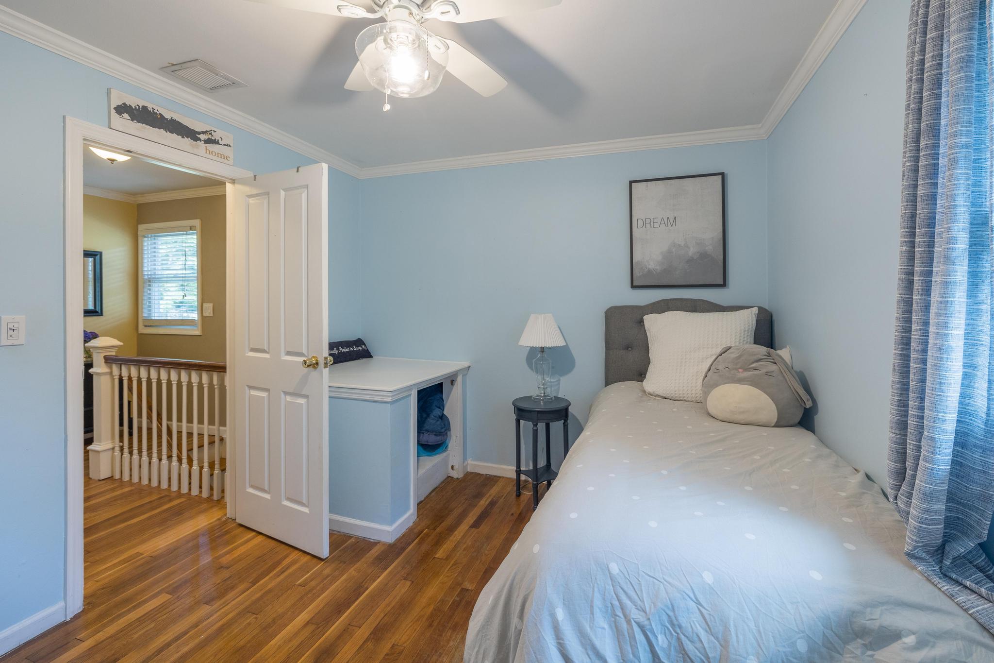 5 Monett Place, Greenlawn, NY 11740