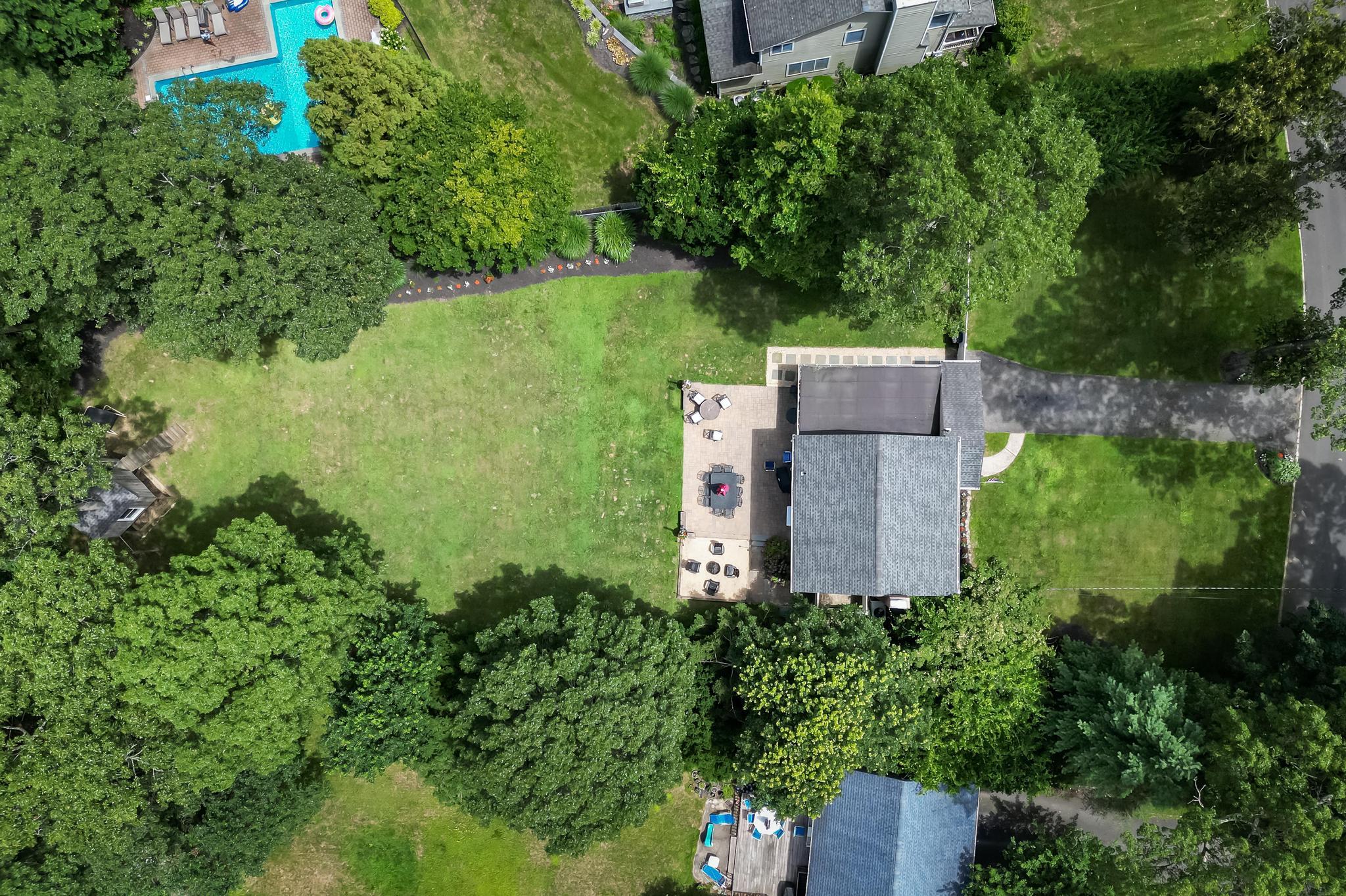 5 Monett Place, Greenlawn, NY 11740