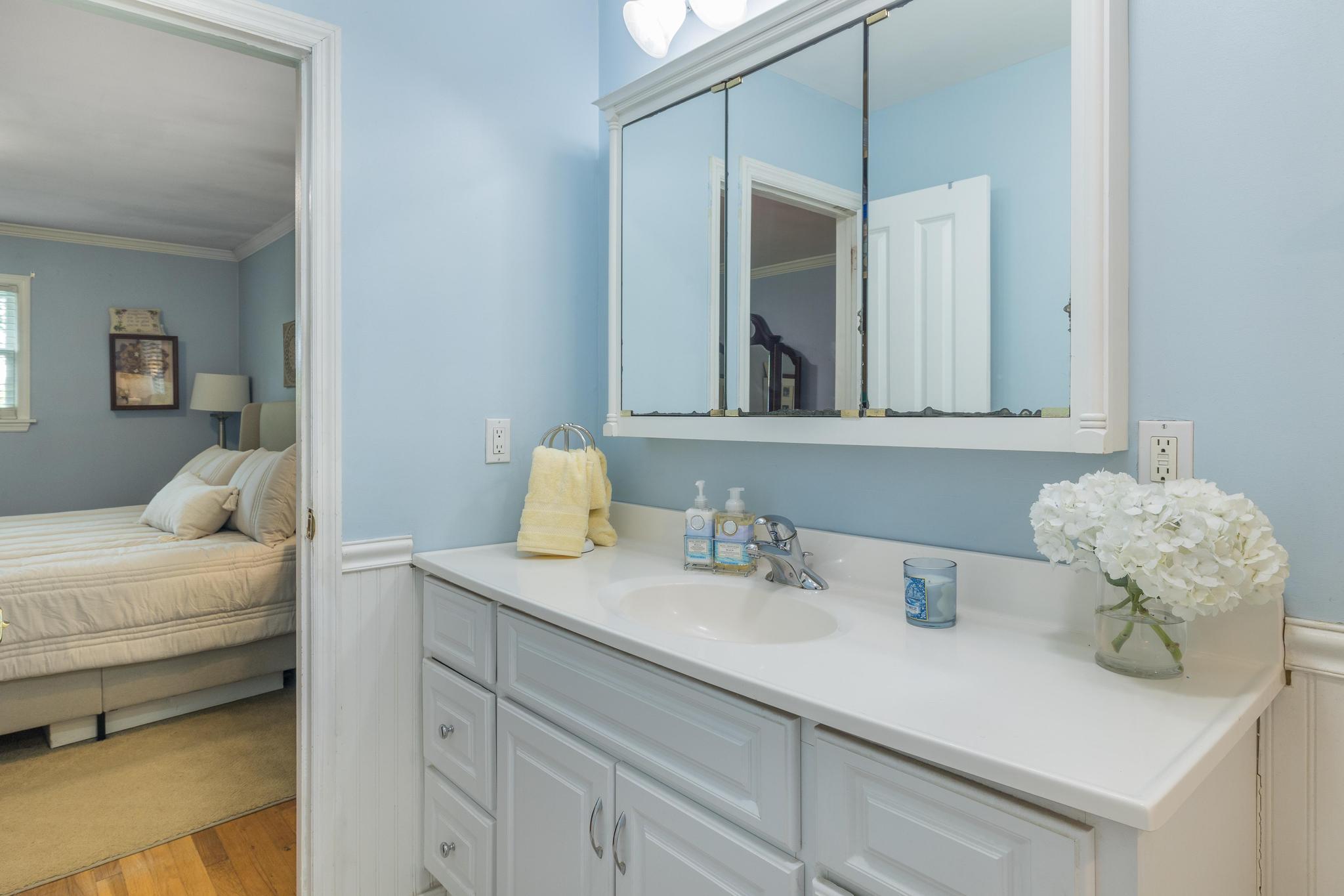 5 Monett Place, Greenlawn, NY 11740