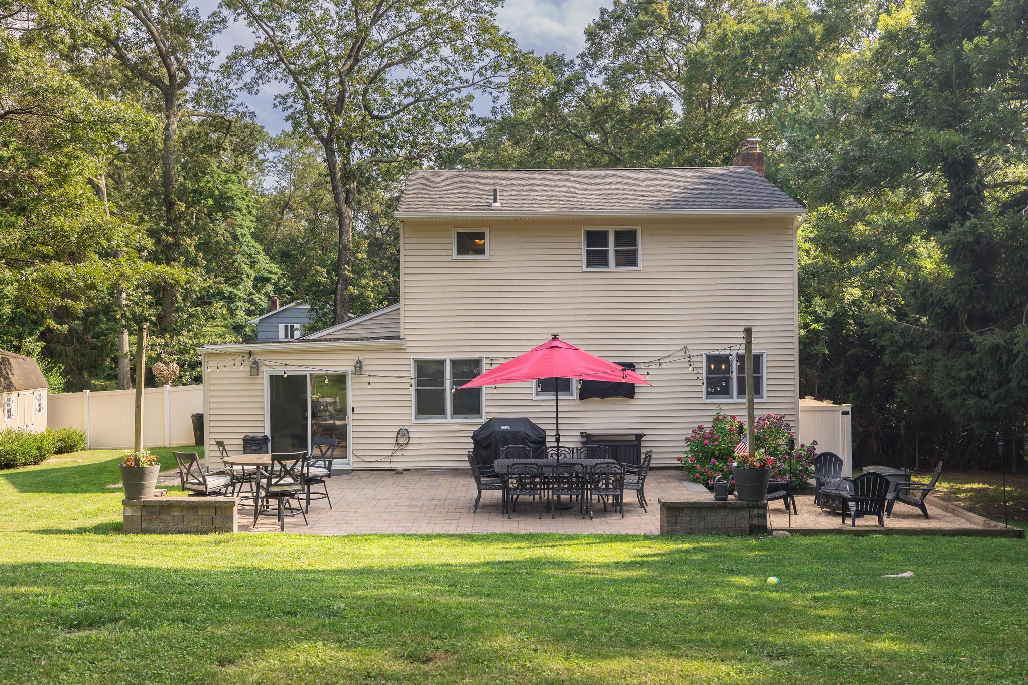 5 Monett Place, Greenlawn, NY 11740