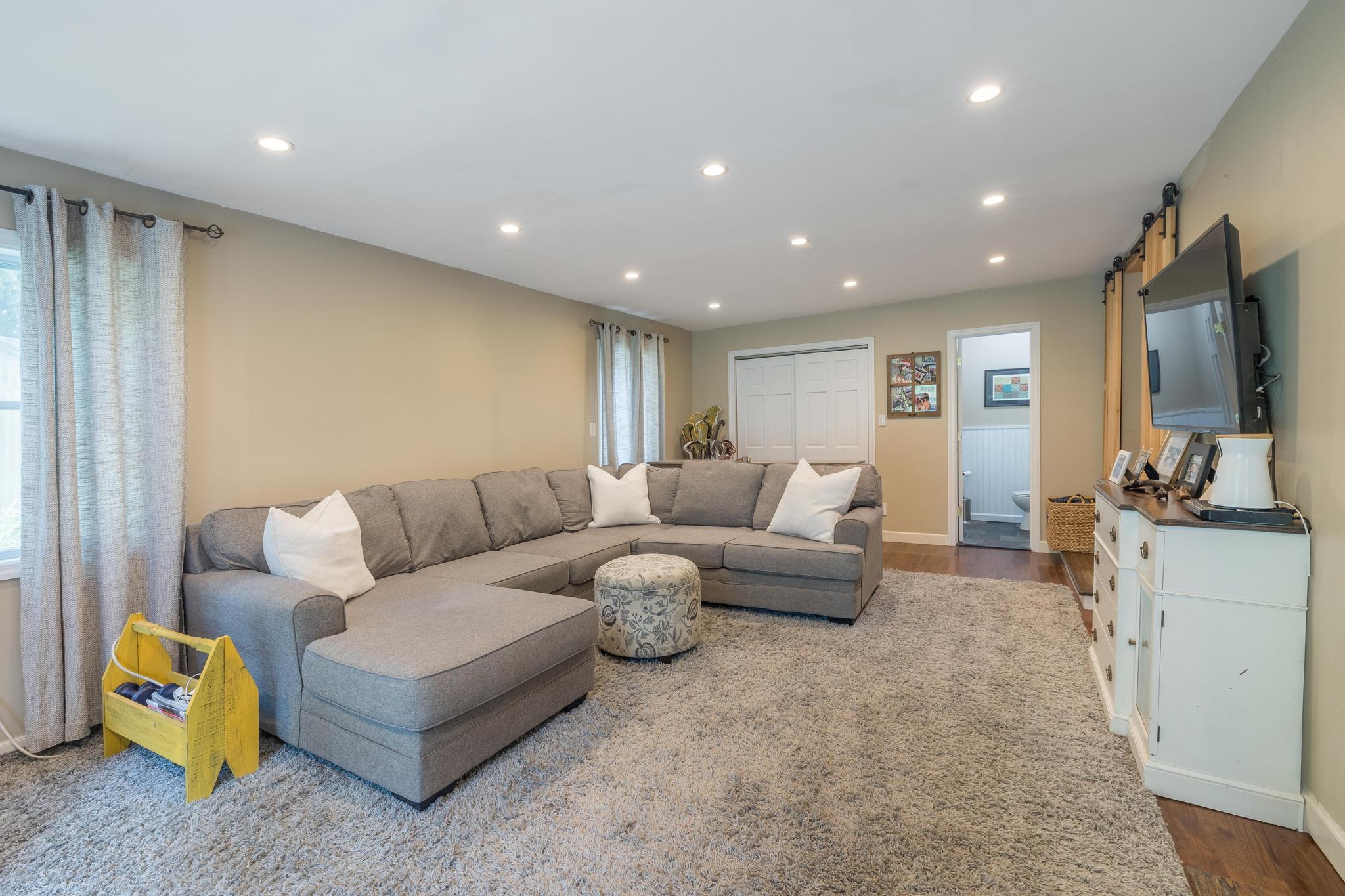 5 Monett Place, Greenlawn, NY 11740