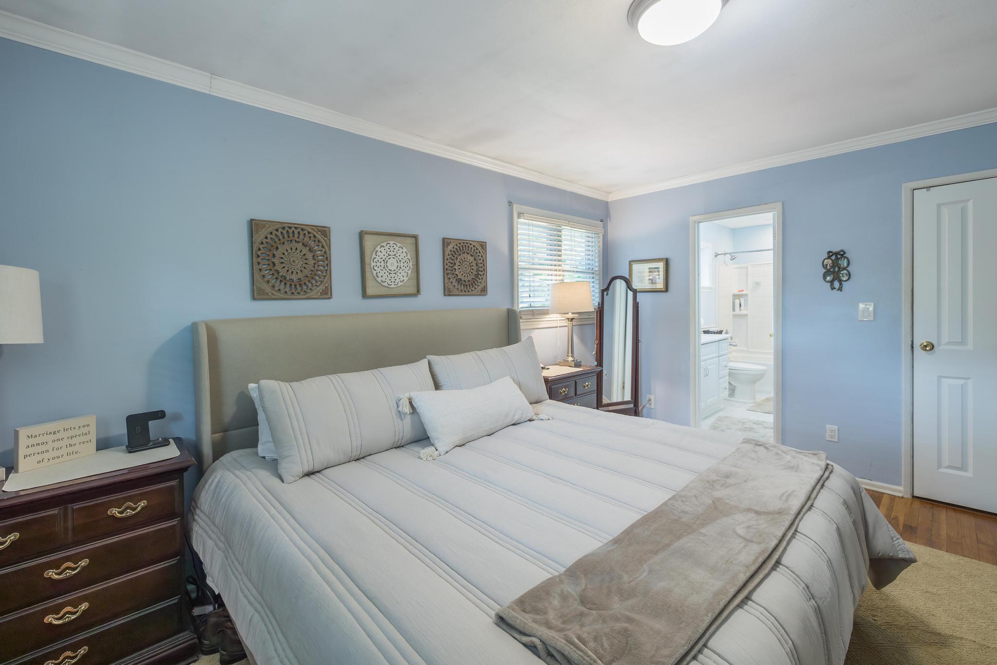 5 Monett Place, Greenlawn, NY 11740