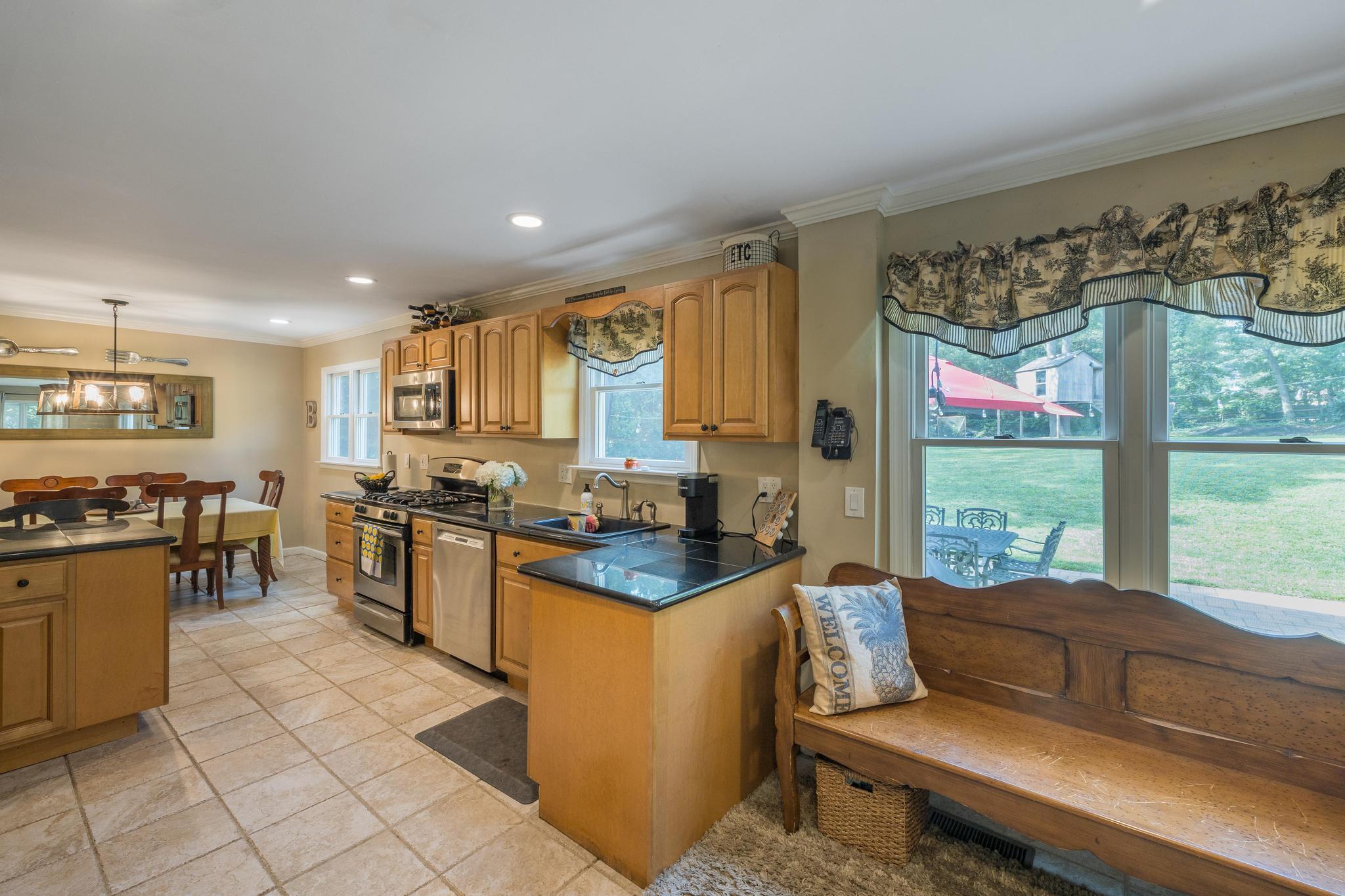 5 Monett Place, Greenlawn, NY 11740