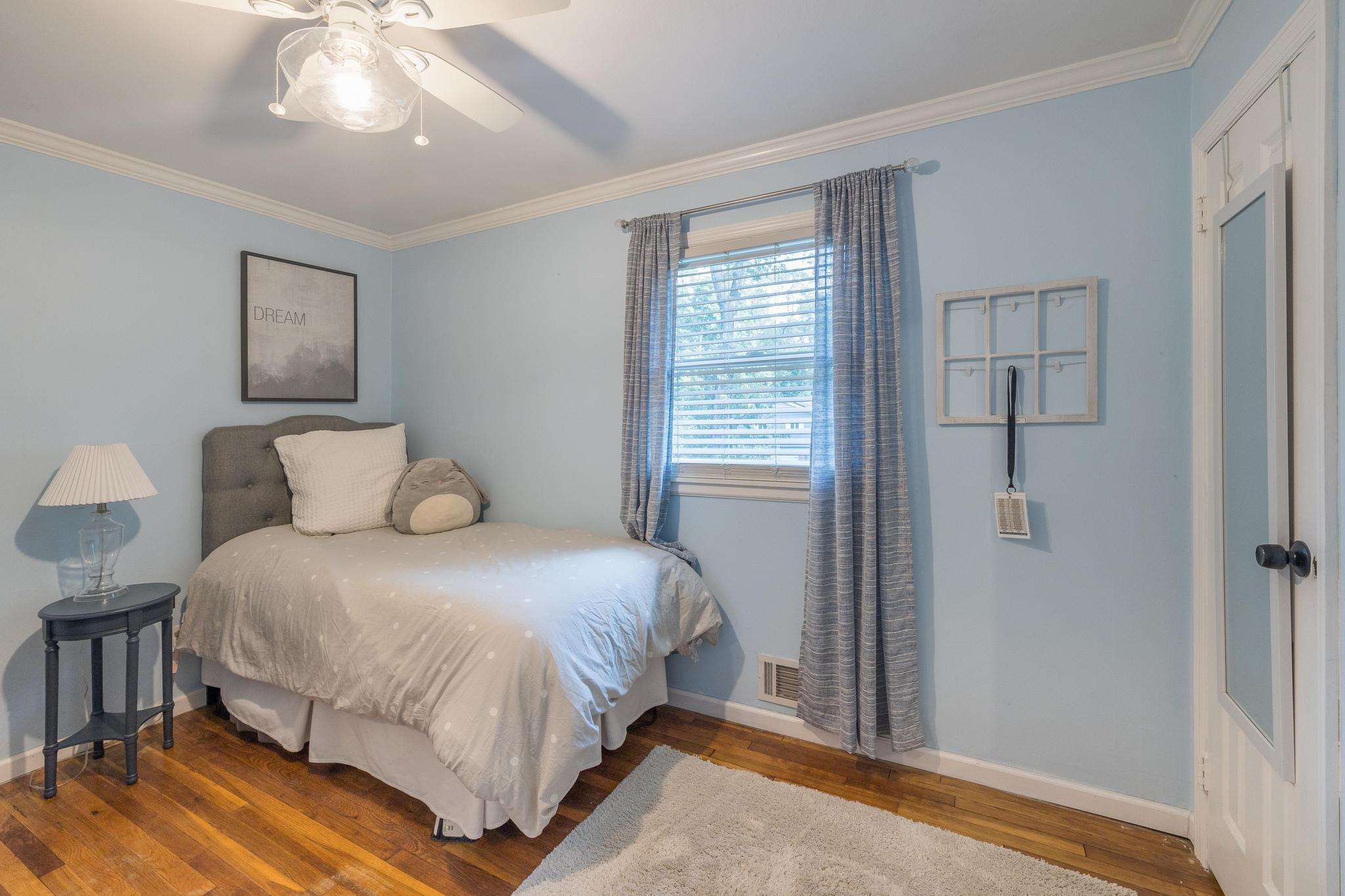 5 Monett Place, Greenlawn, NY 11740