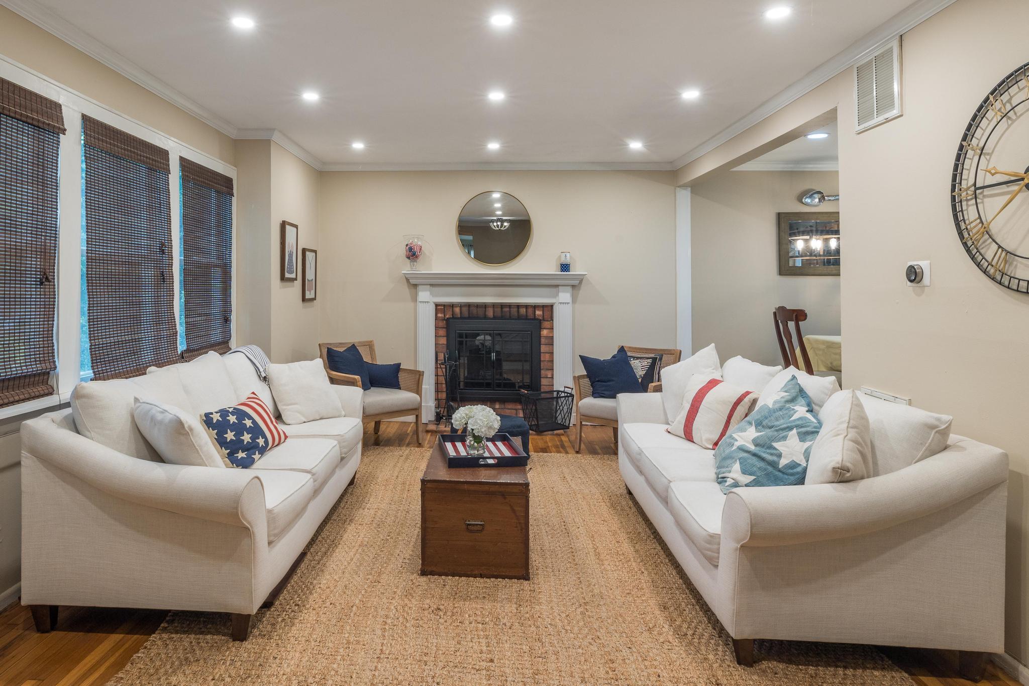 5 Monett Place, Greenlawn, NY 11740