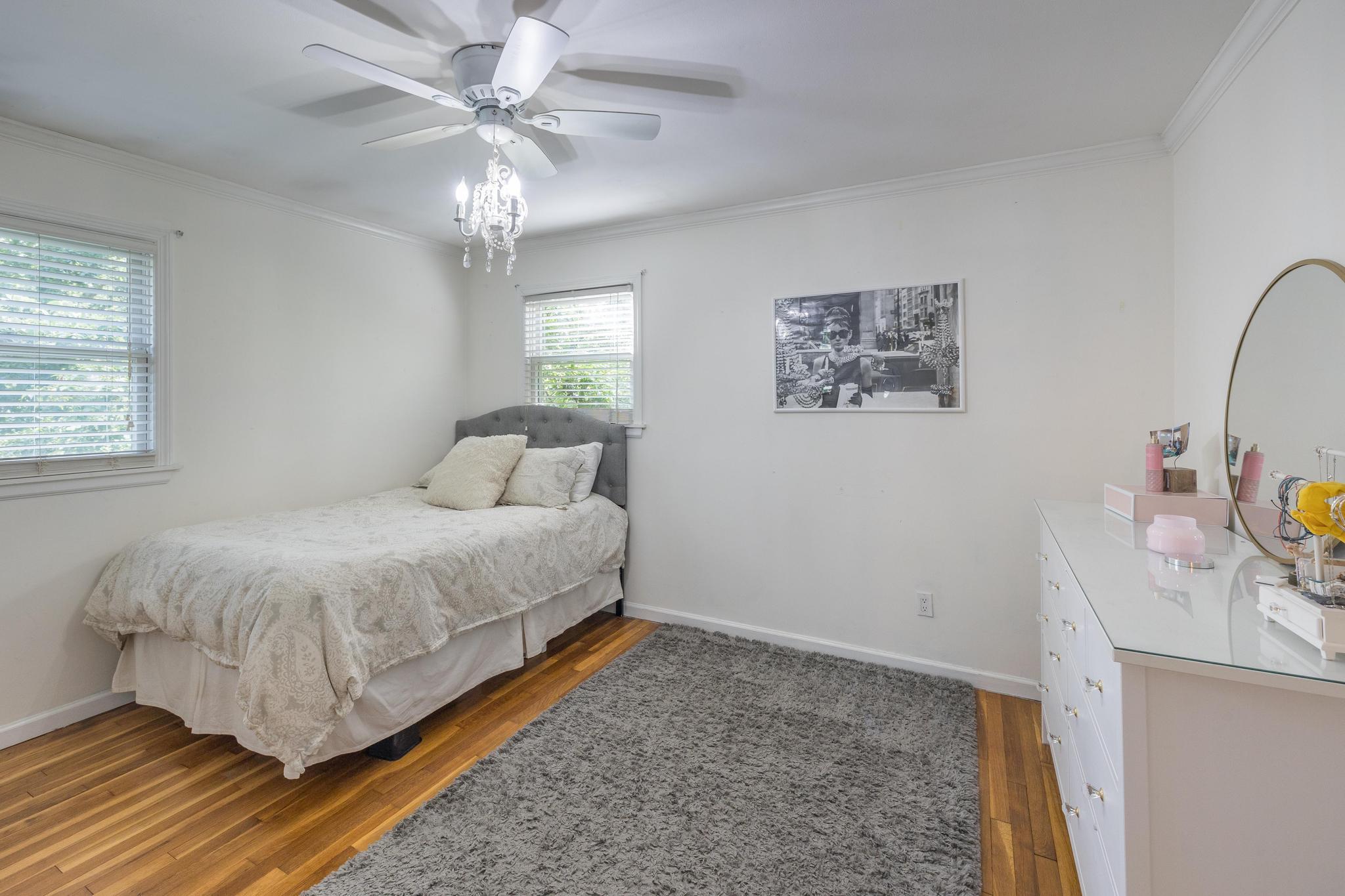 5 Monett Place, Greenlawn, NY 11740