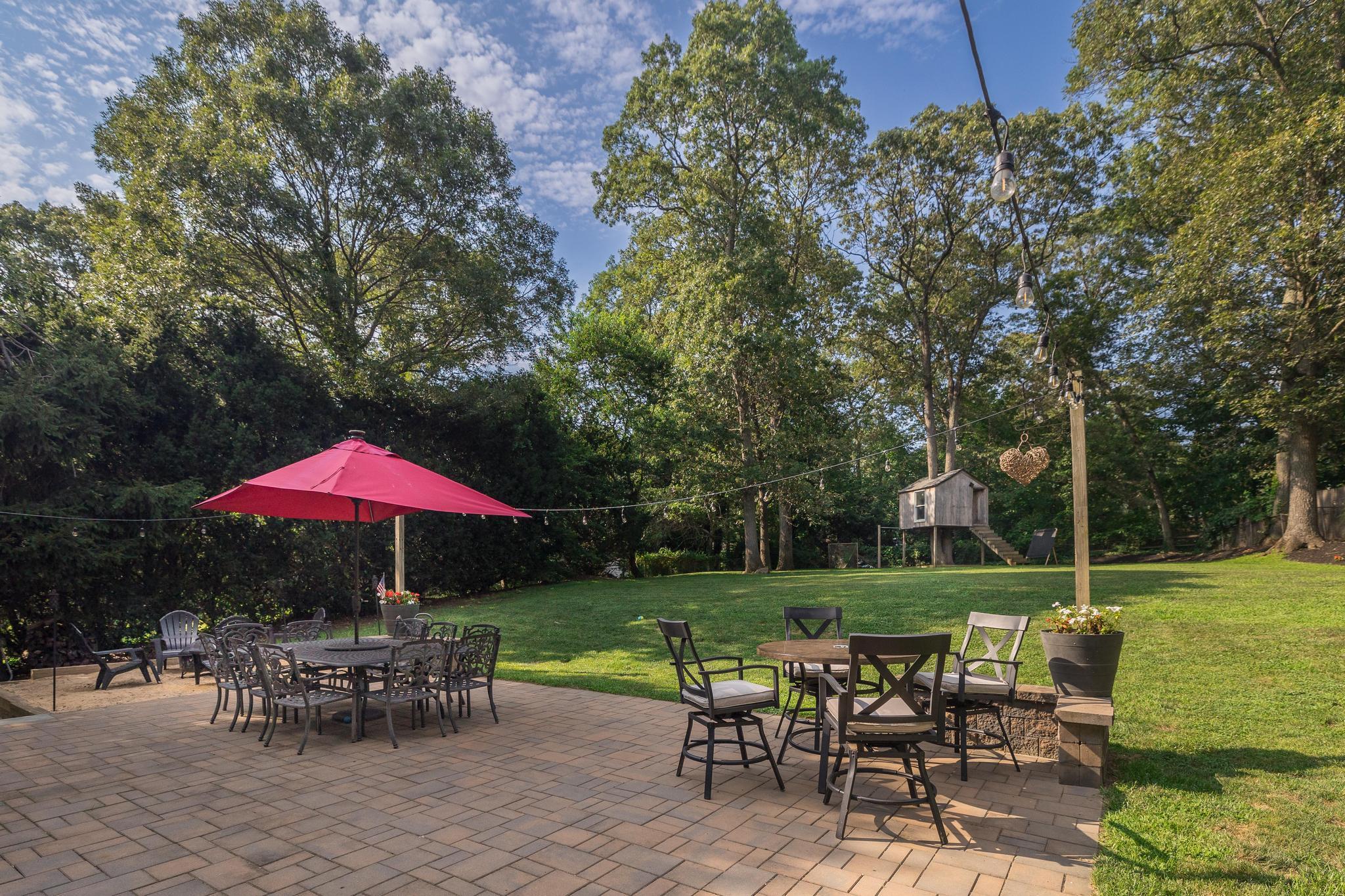 5 Monett Place, Greenlawn, NY 11740