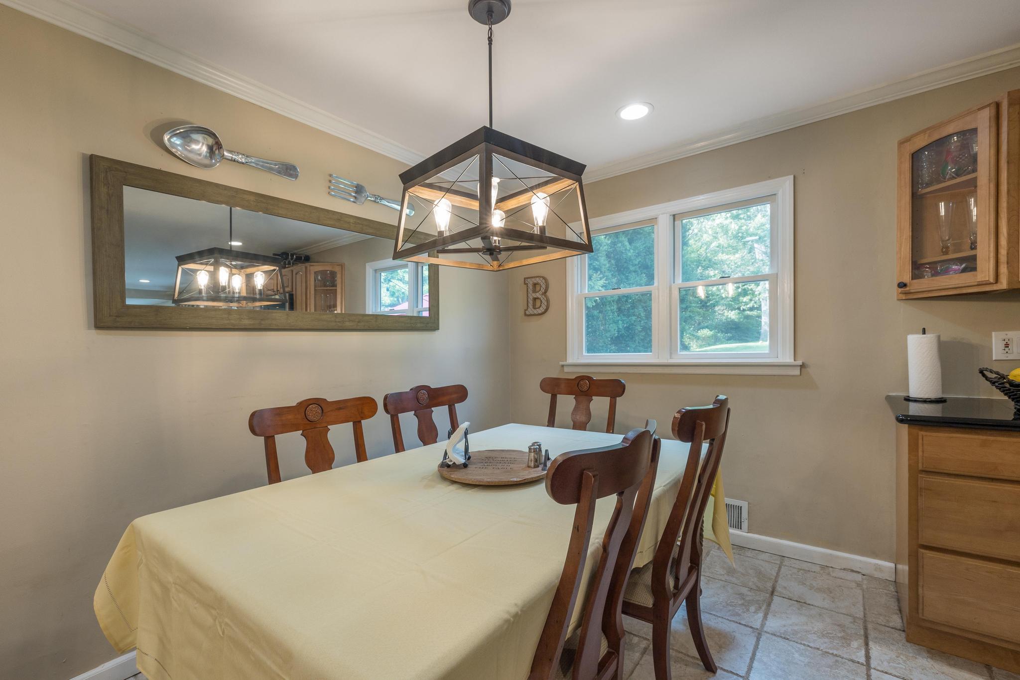 5 Monett Place, Greenlawn, NY 11740