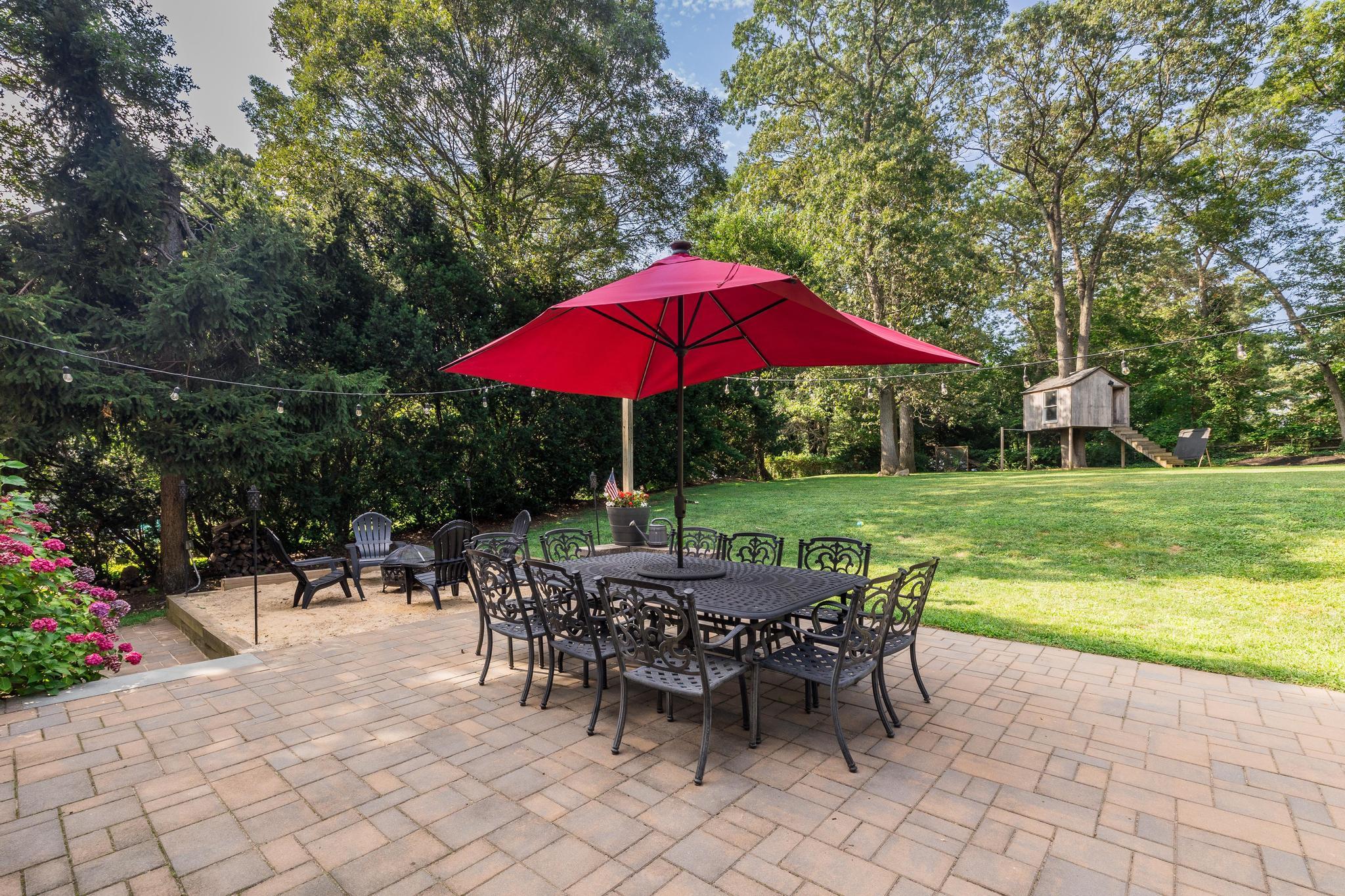 5 Monett Place, Greenlawn, NY 11740