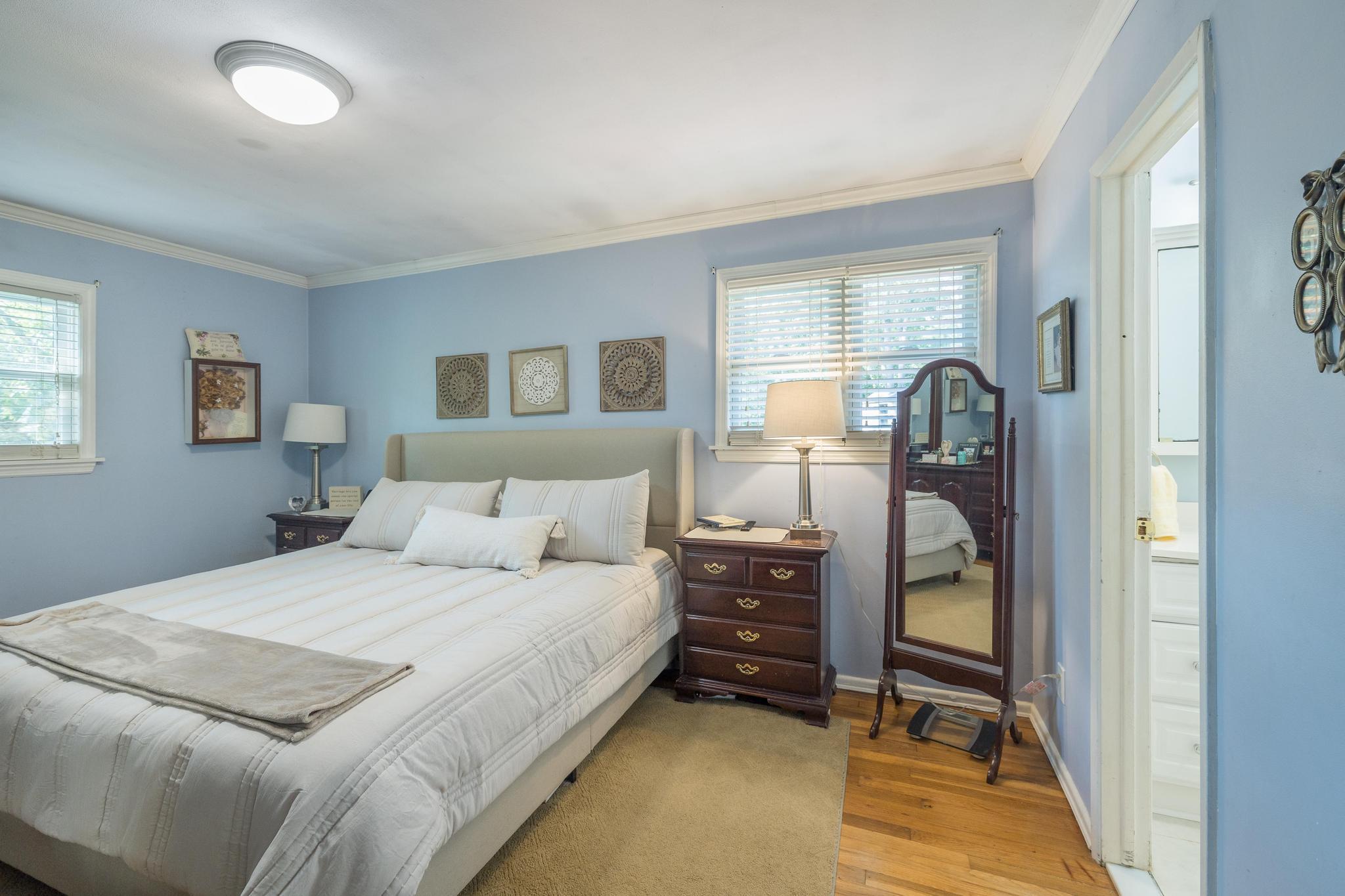 5 Monett Place, Greenlawn, NY 11740