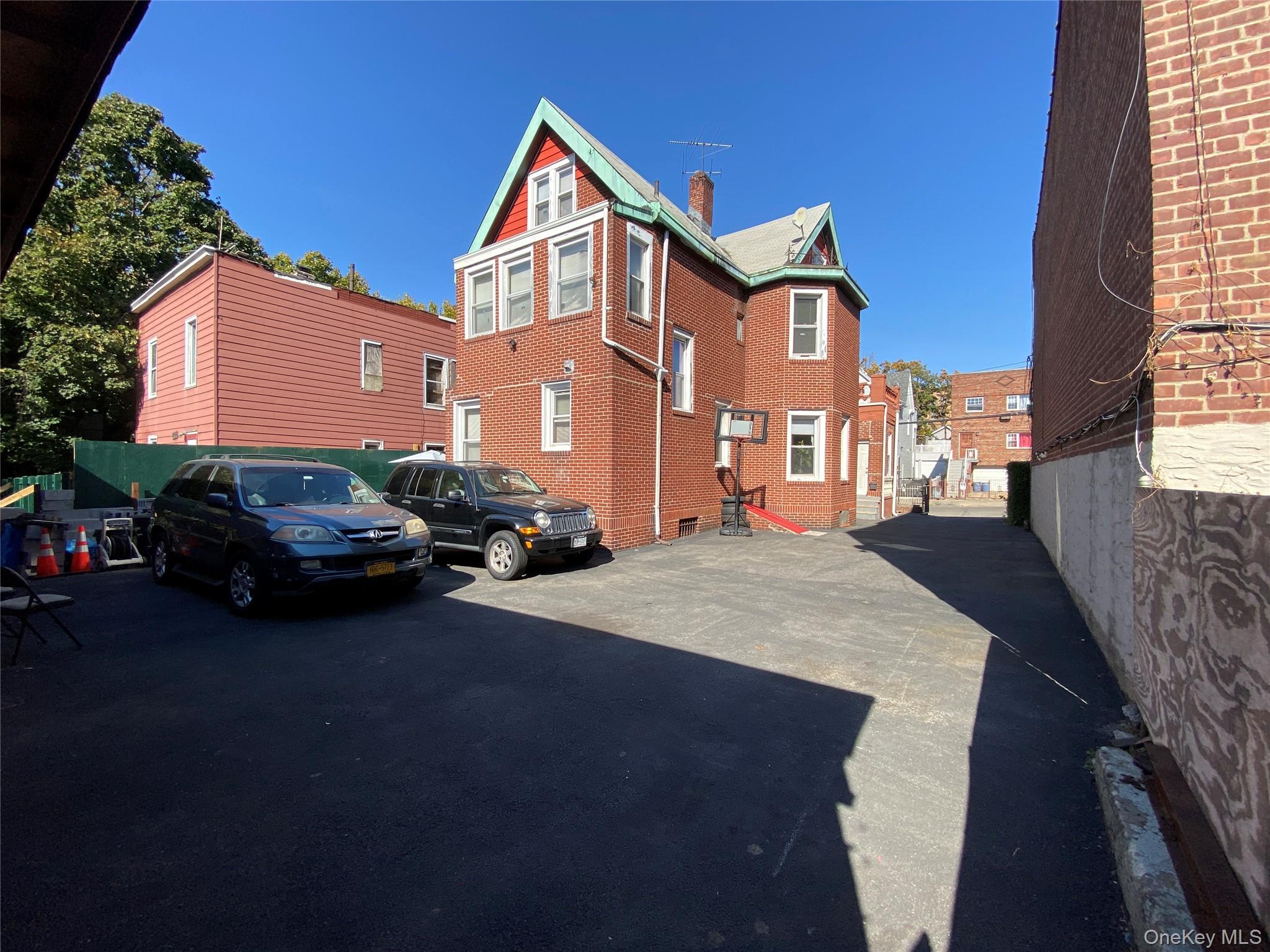 638 E 227th Street, Bronx, NY 10466