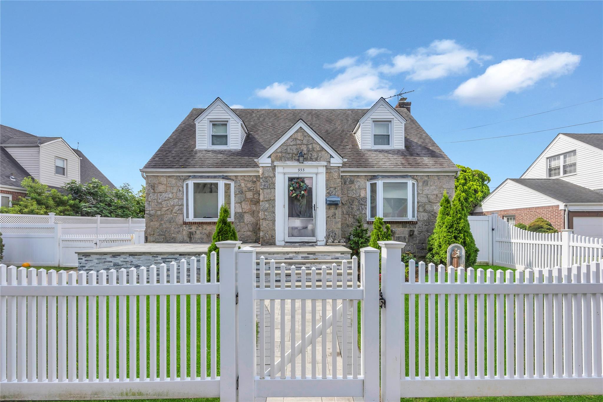 933 Fenworth Boulevard, Franklin Square, NY 11010