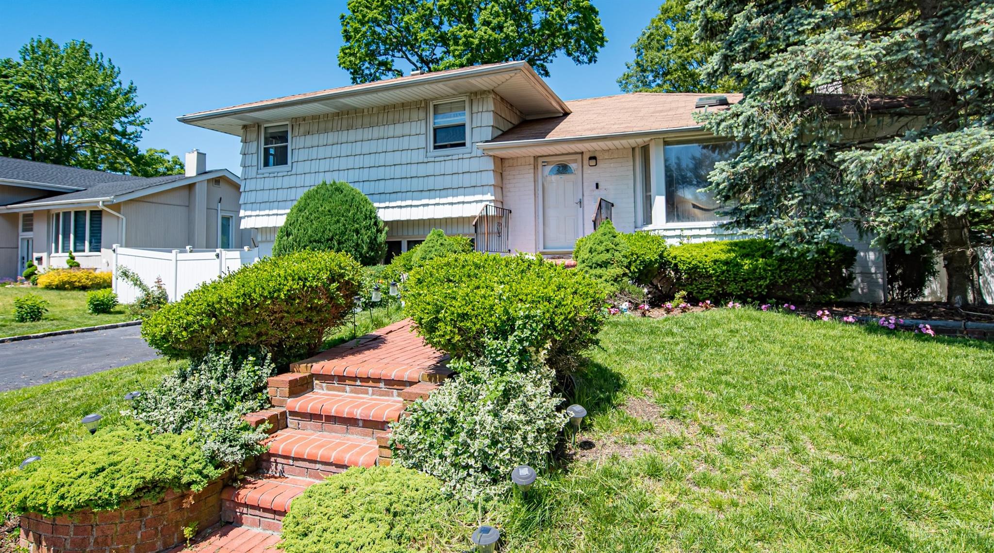 36 Middle Lane, Jericho, NY 11753