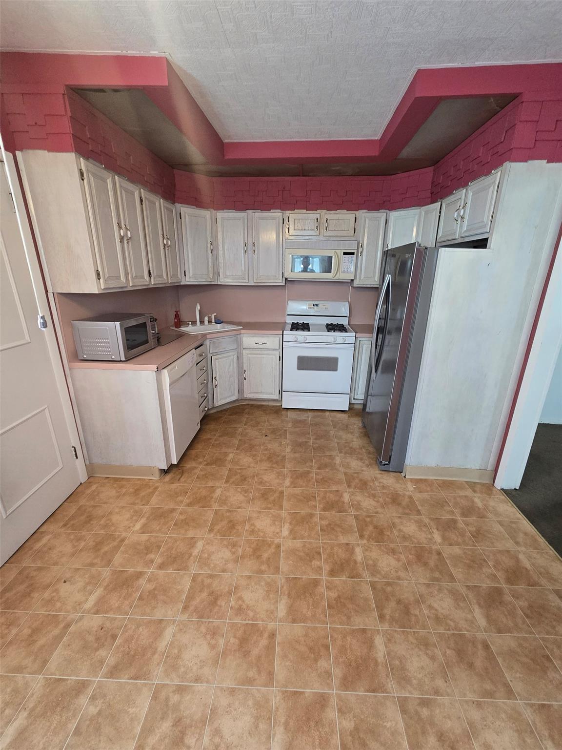 7733 79th Street, Glendale, NY 11385